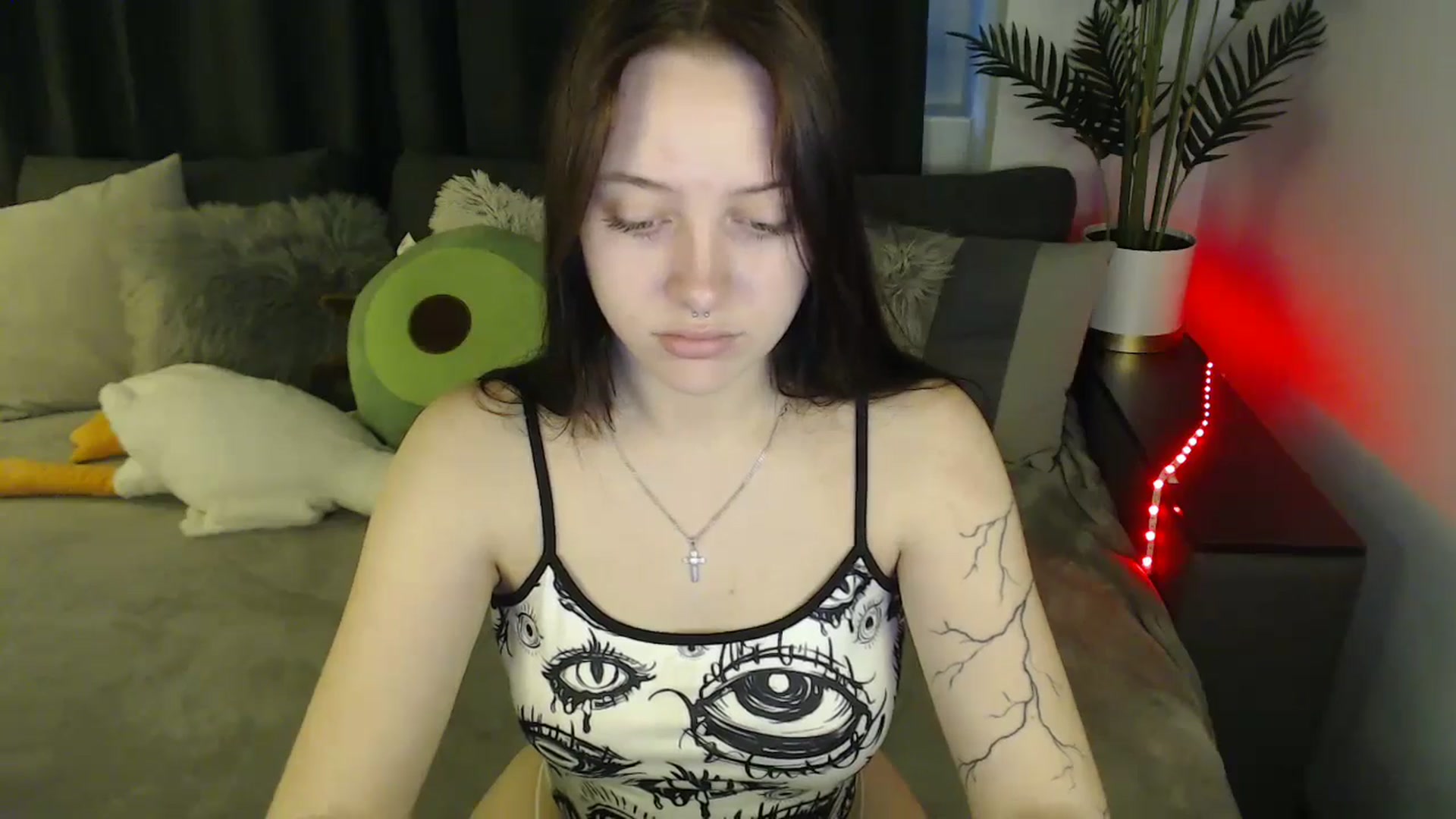 Gallery image thumbnail from SerenaSantos's myfreecams stream on, 06/02/2025, 10:51 image 6 of 20