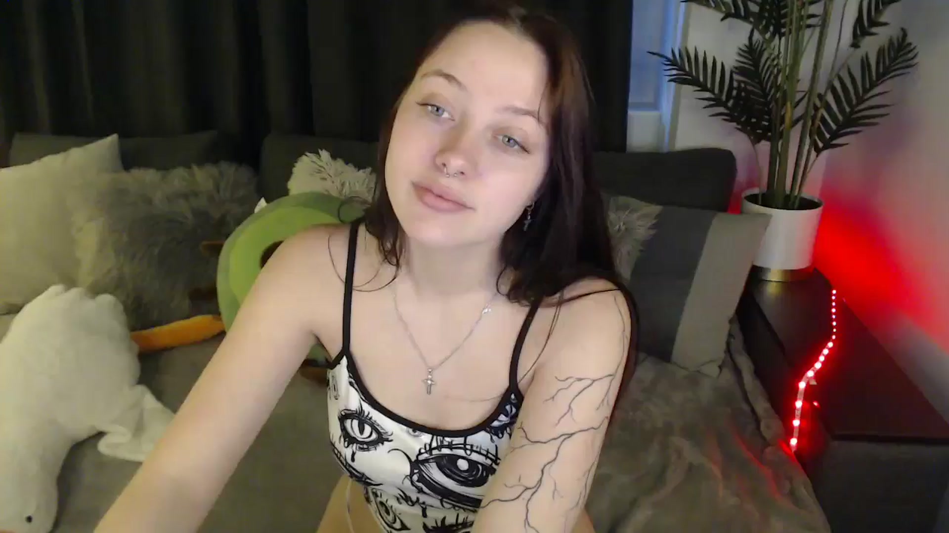 Gallery image thumbnail from SerenaSantos's myfreecams stream on, 06/02/2025, 13:00 image 11 of 20