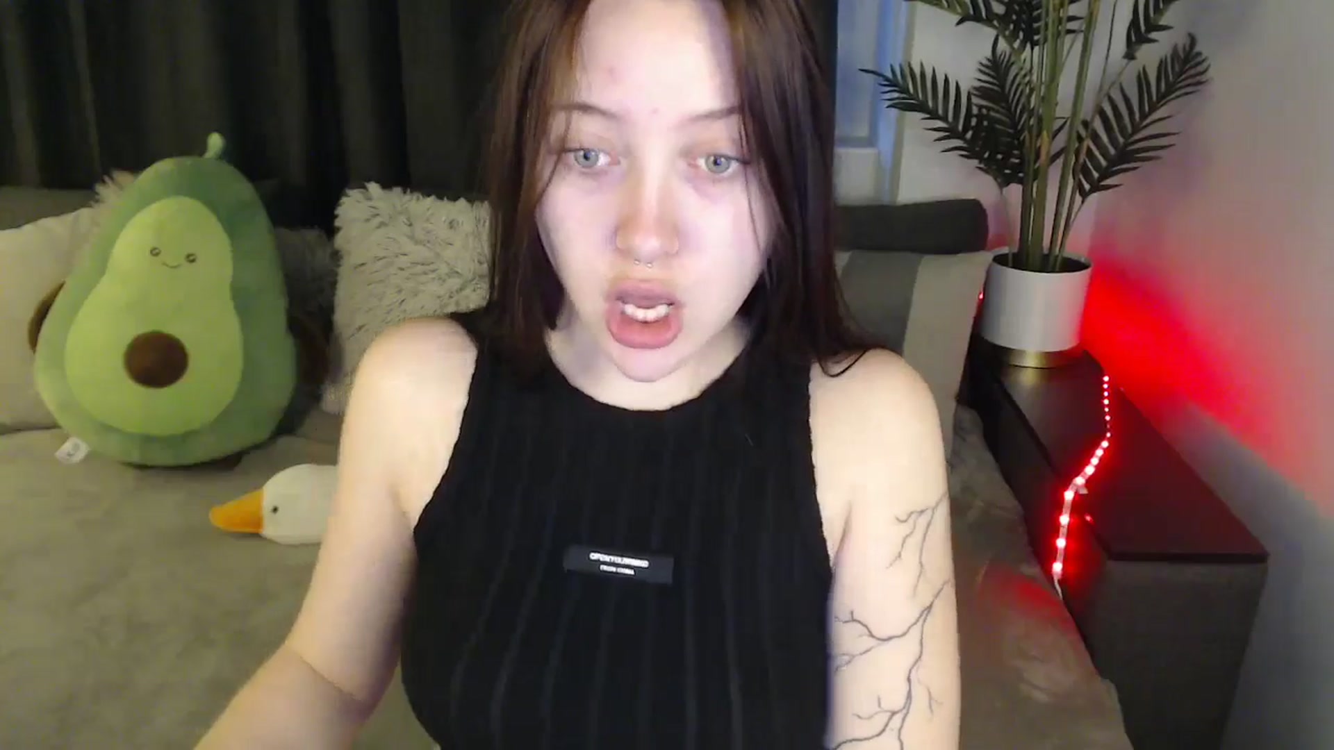 Gallery image thumbnail from SerenaSantos's myfreecams stream on, 06/03/2025, 08:19 image 3 of 20