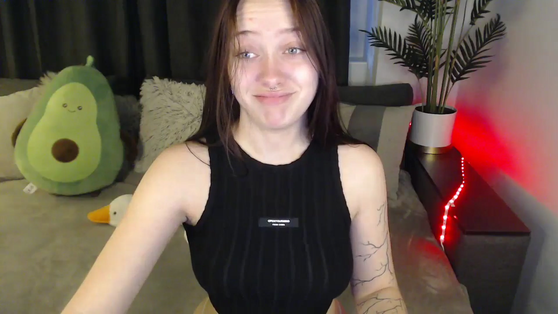 Gallery image thumbnail from SerenaSantos's myfreecams stream on, 06/03/2025, 08:19 image 19 of 20