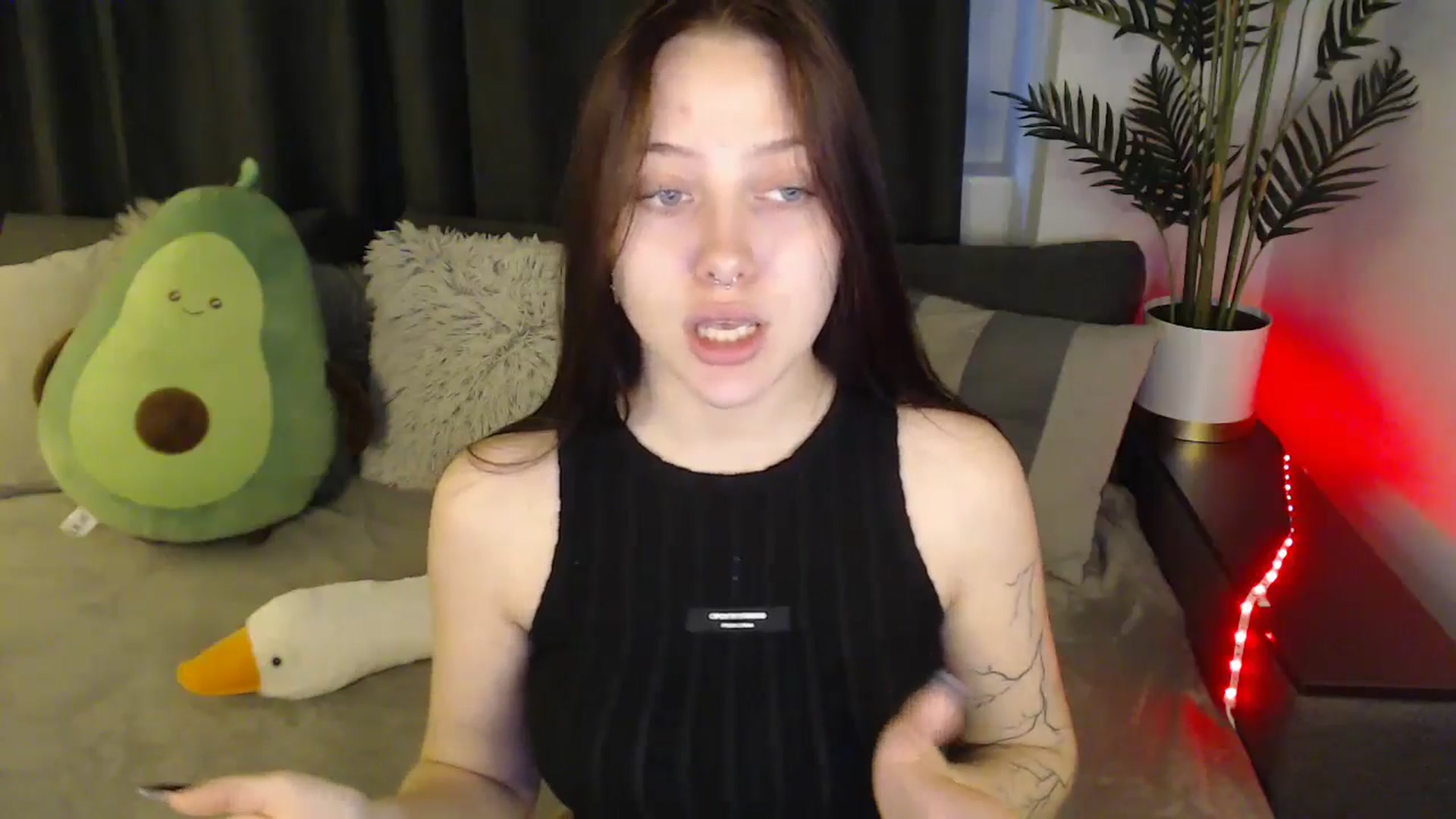 Gallery image thumbnail from SerenaSantos's myfreecams stream on, 06/03/2025, 09:33 image 17 of 20