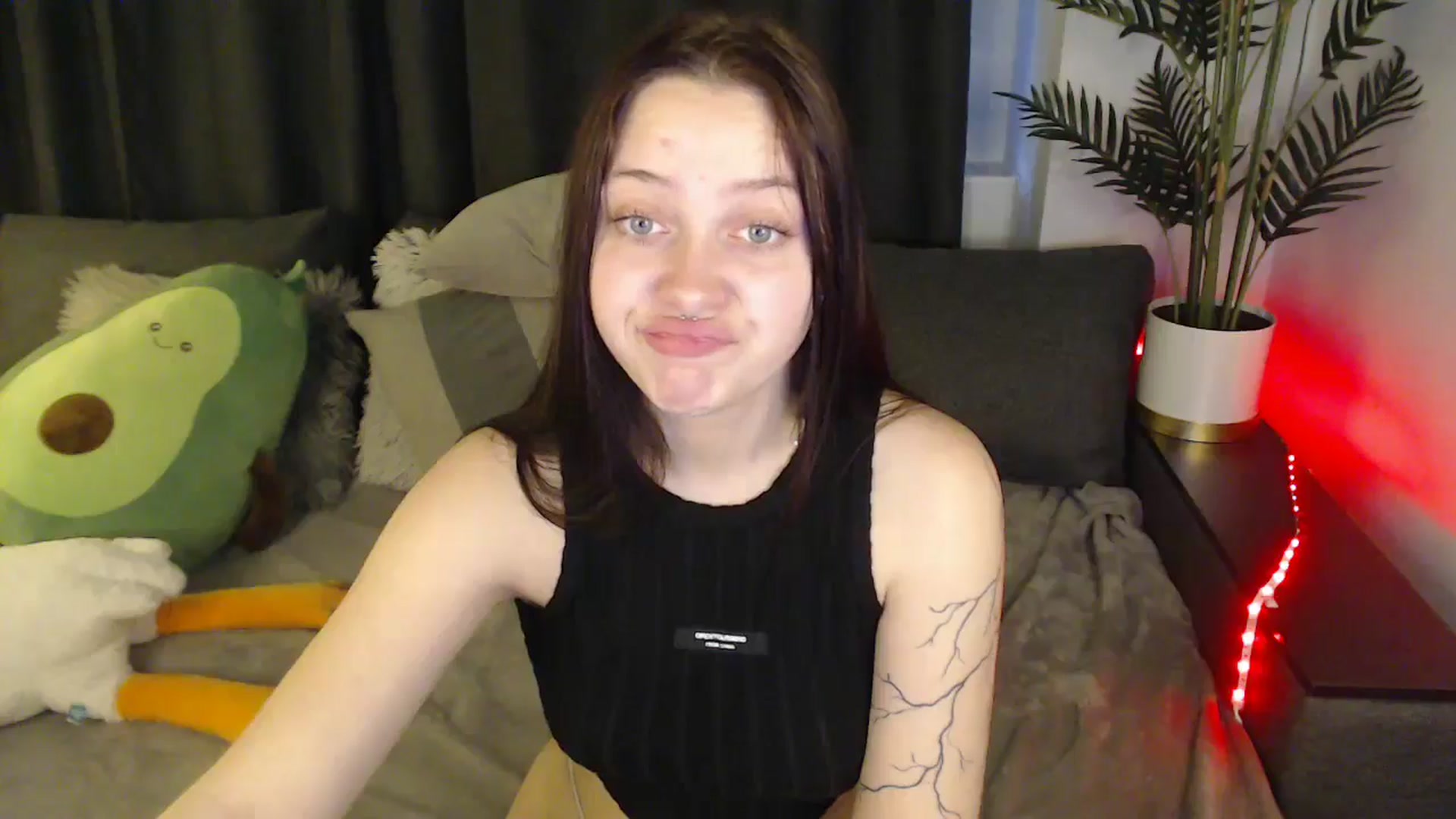 Gallery image thumbnail from SerenaSantos's myfreecams stream on, 06/03/2025, 11:28 image 6 of 20