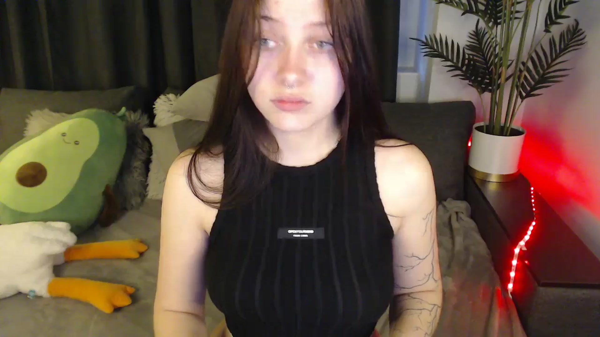 Gallery image thumbnail from SerenaSantos's myfreecams stream on, 06/03/2025, 11:28 image 10 of 20