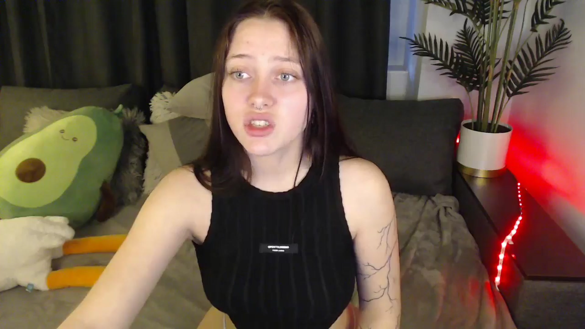 Gallery image thumbnail from SerenaSantos's myfreecams stream on, 06/03/2025, 11:28 image 2 of 20