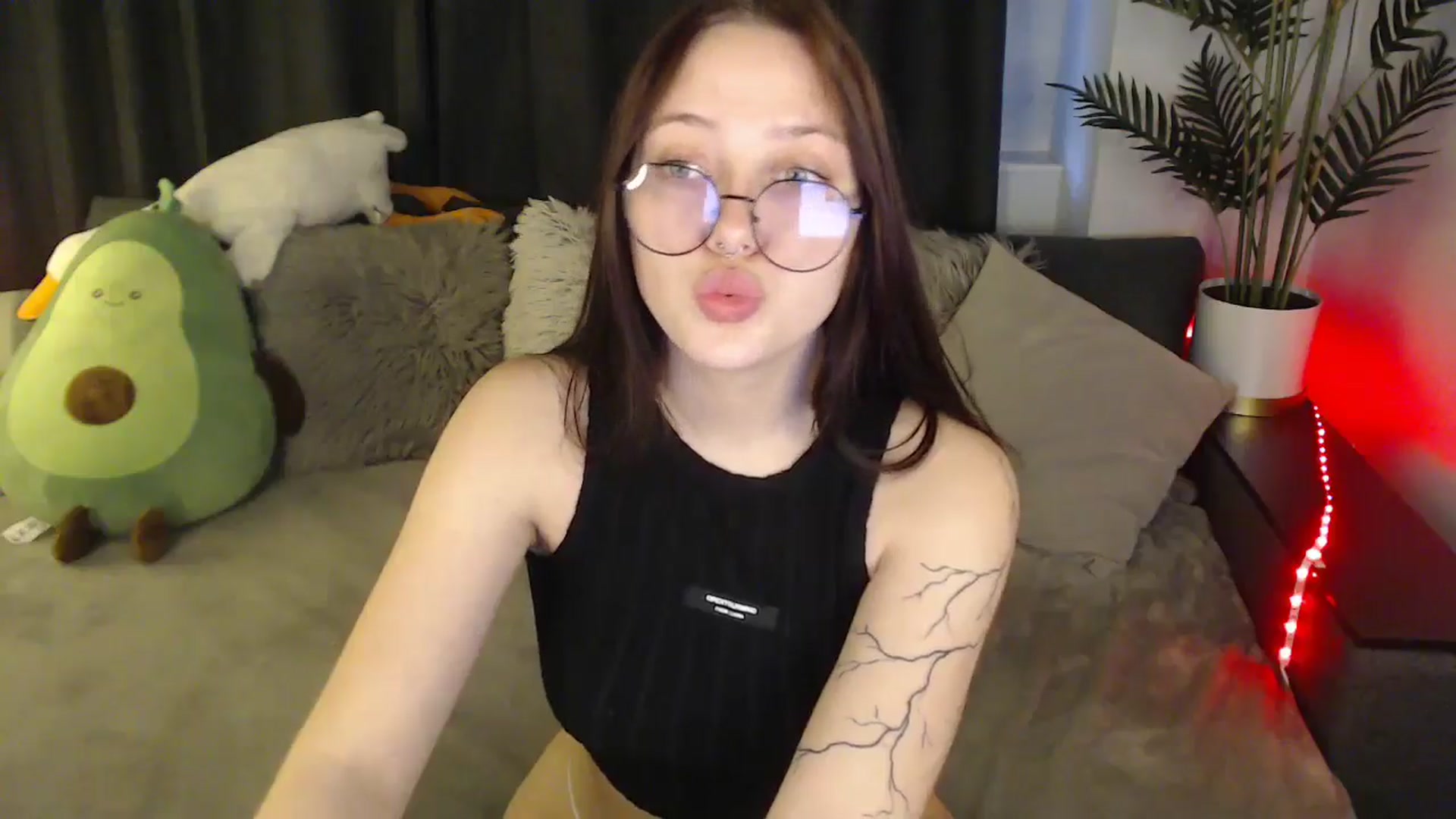 Gallery image thumbnail from SerenaSantos's myfreecams stream on, 06/11/2025, 09:43 image 2 of 20