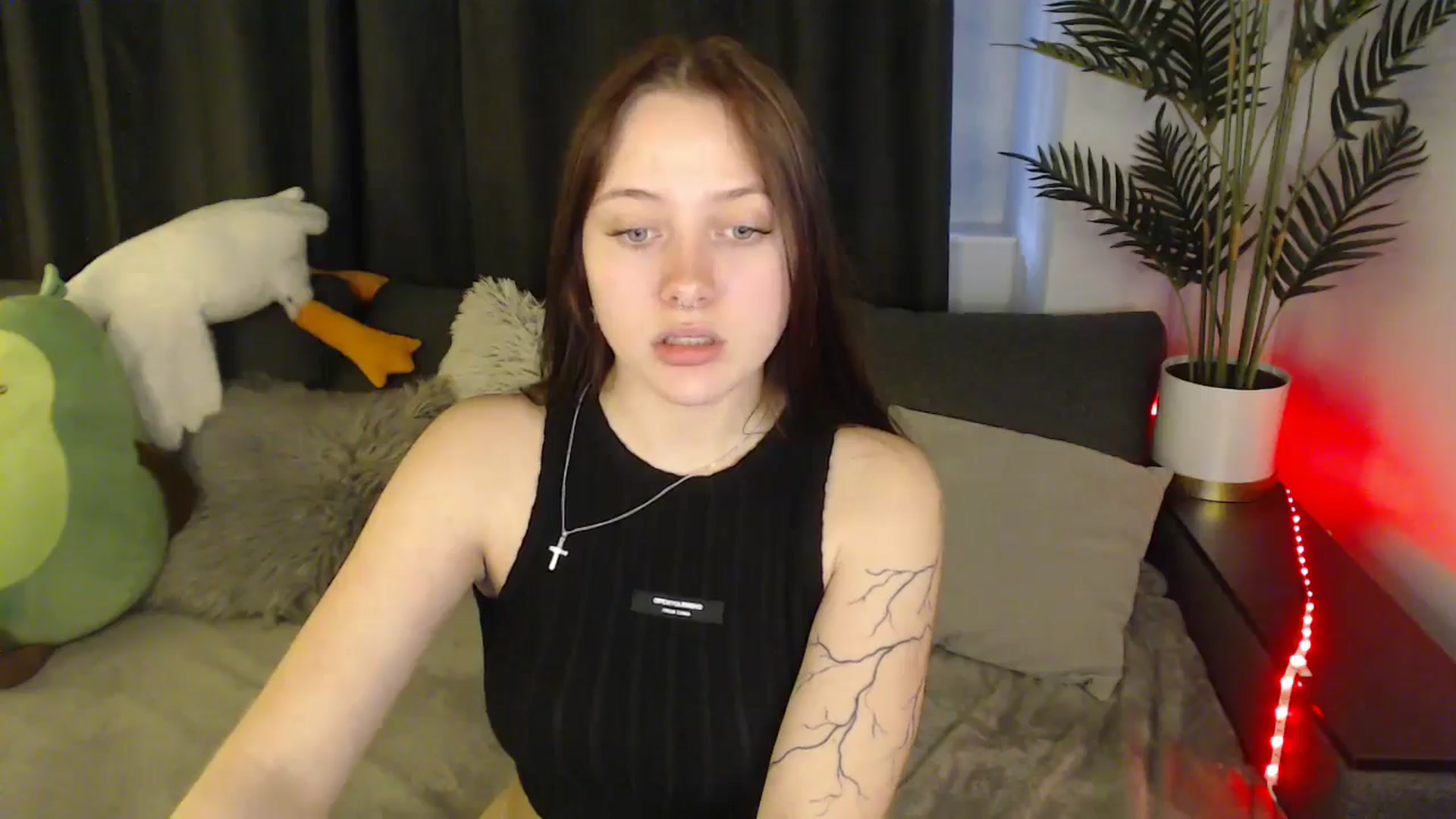 Gallery image thumbnail from SerenaSantos's myfreecams stream on, 06/11/2025, 12:40 image 16 of 20