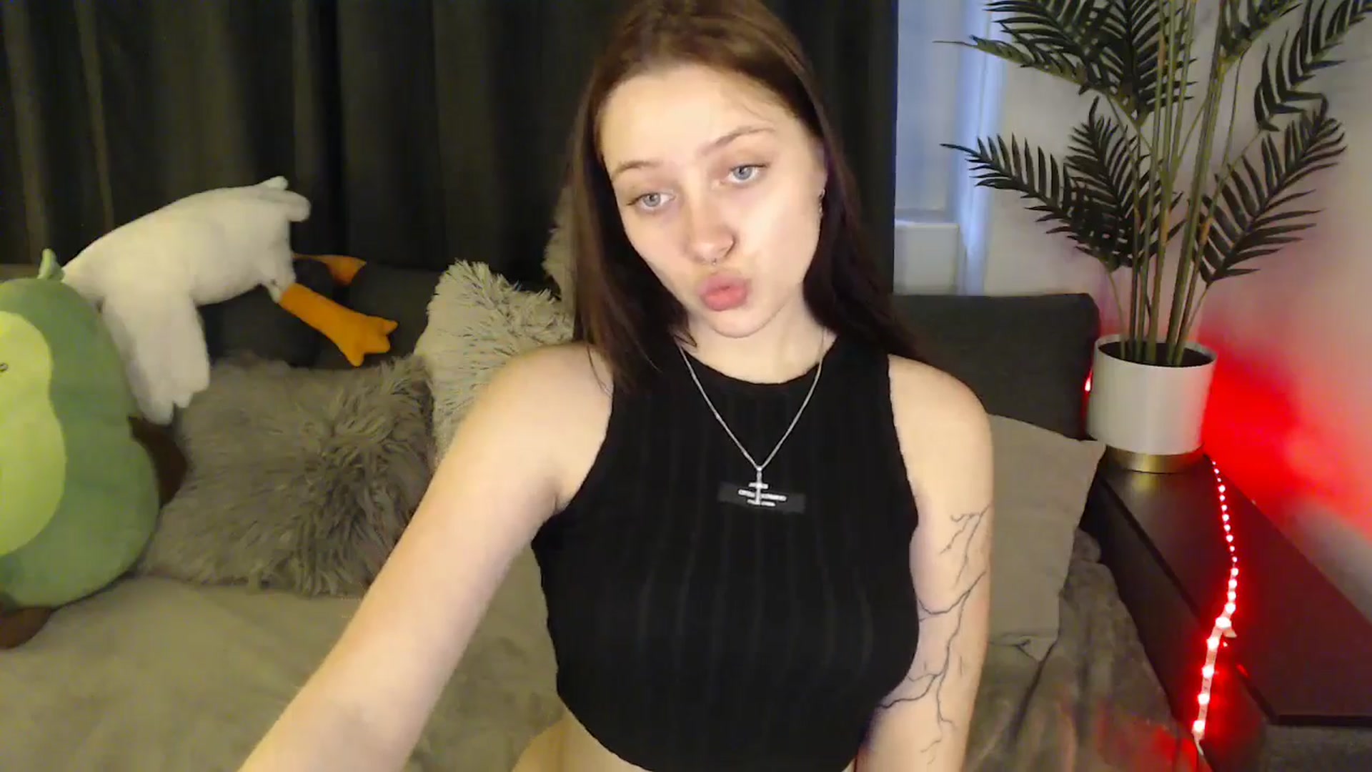 Gallery image thumbnail from SerenaSantos's myfreecams stream on, 06/11/2025, 13:30 image 19 of 20