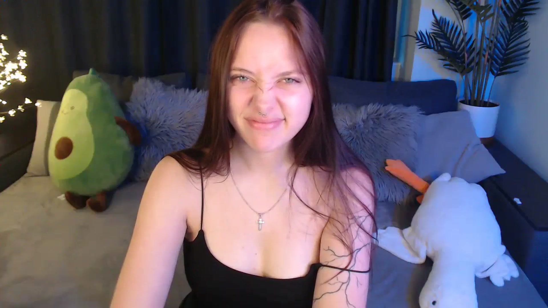 Gallery image thumbnail from SerenaSantos's myfreecams stream on, 06/20/2025, 09:20 image 8 of 20