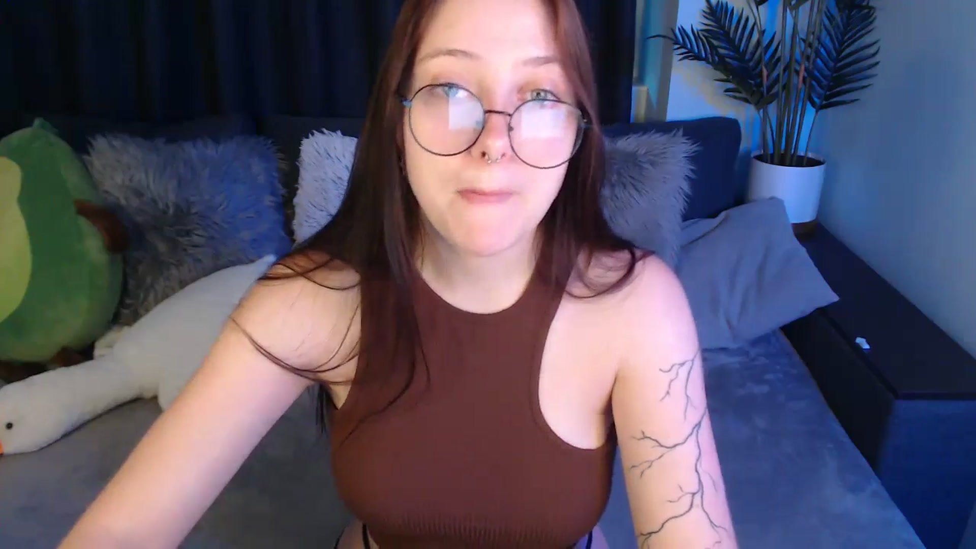 Gallery image thumbnail from SerenaSantos's myfreecams stream on, 06/23/2025, 09:24 image 5 of 20