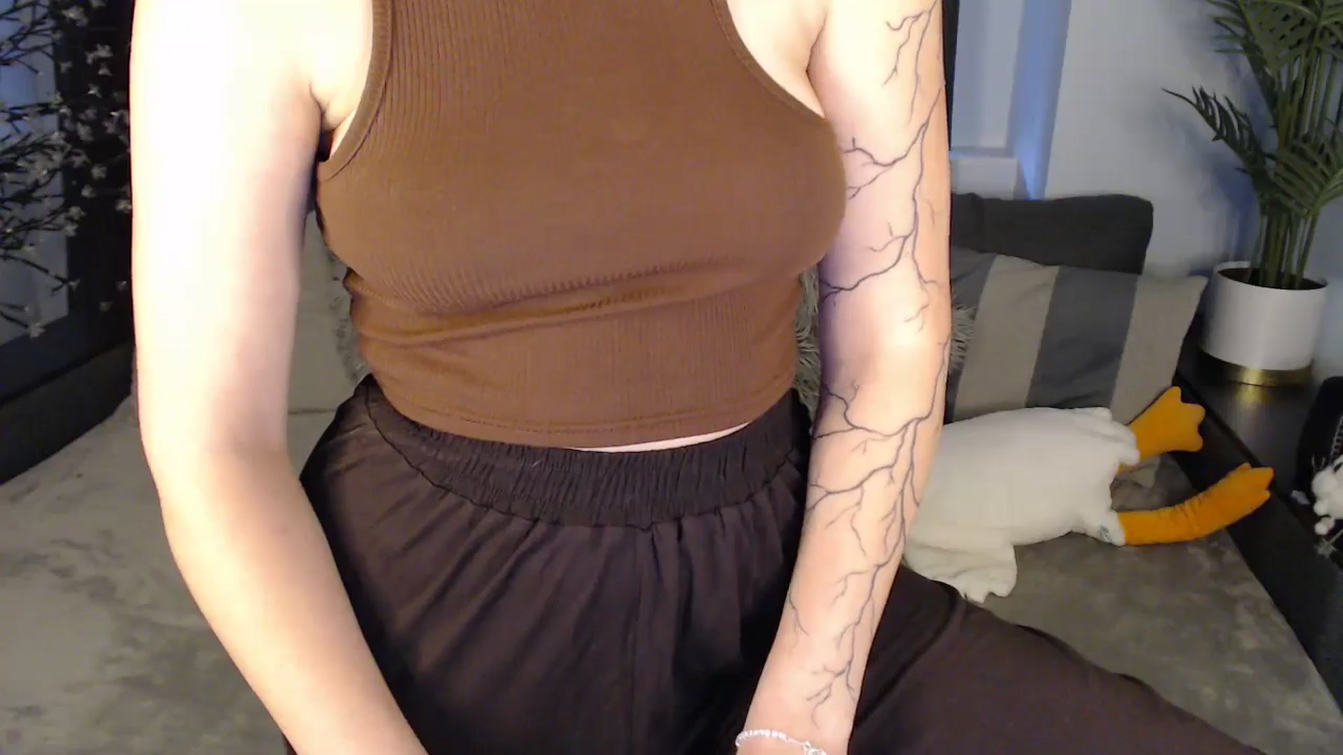 Gallery image thumbnail from SerenaSantos's myfreecams stream on, 08/15/2025, 09:40 image 9 of 20
