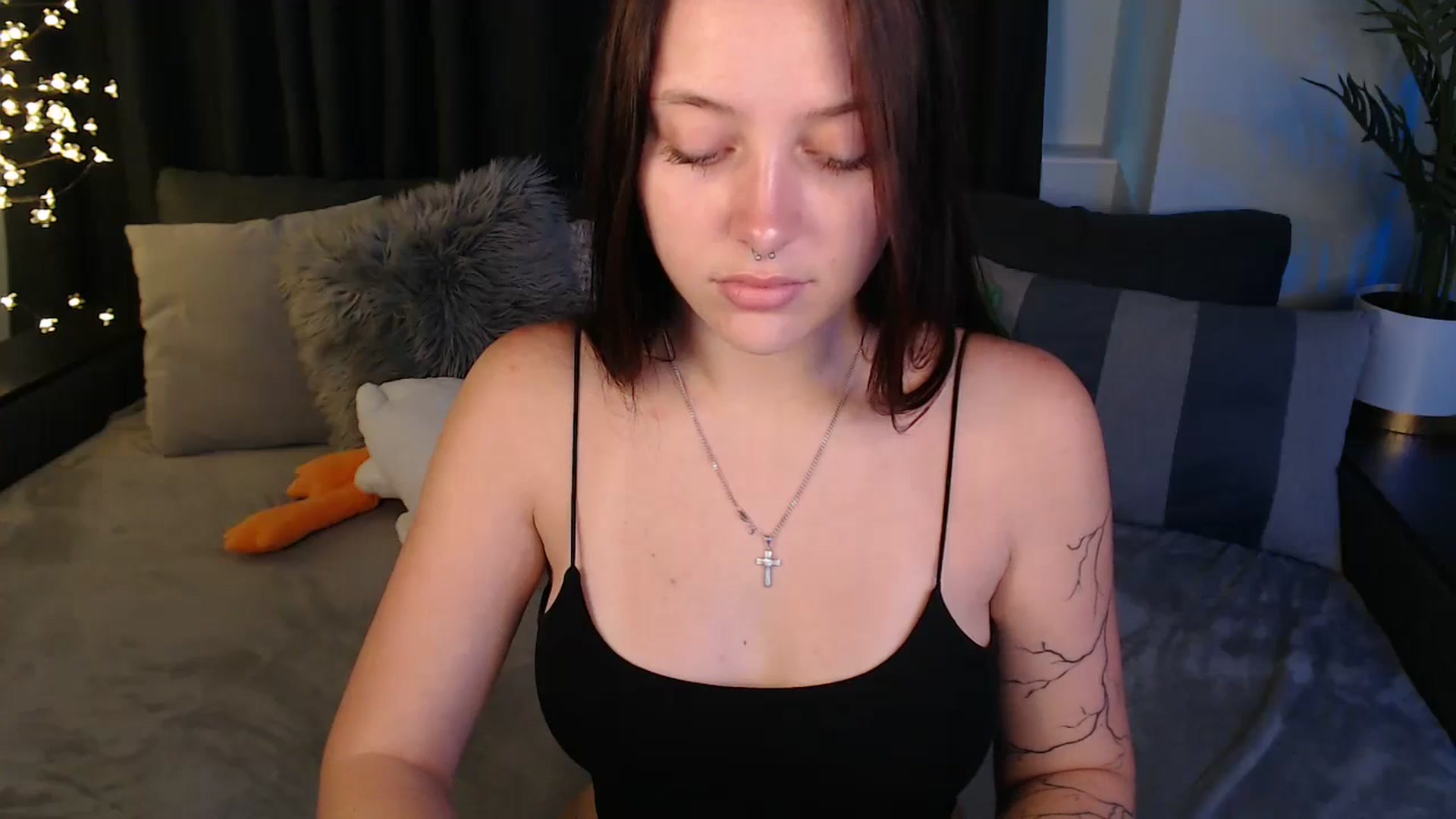 Gallery image thumbnail from SerenaSantos's myfreecams stream on, 08/22/2025, 09:28 image 17 of 20