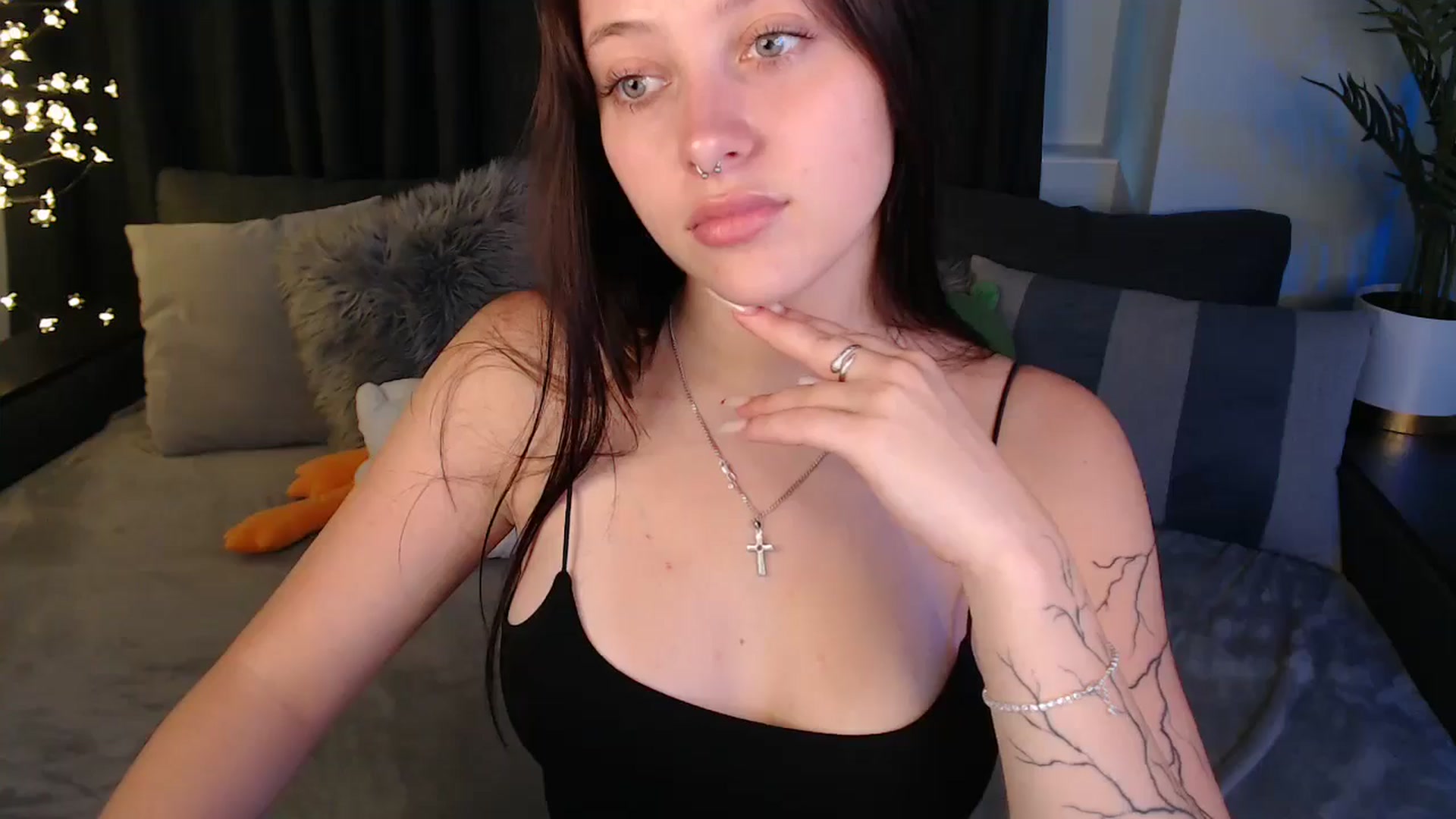 Gallery image thumbnail from SerenaSantos's myfreecams stream on, 08/22/2025, 09:28 image 6 of 20