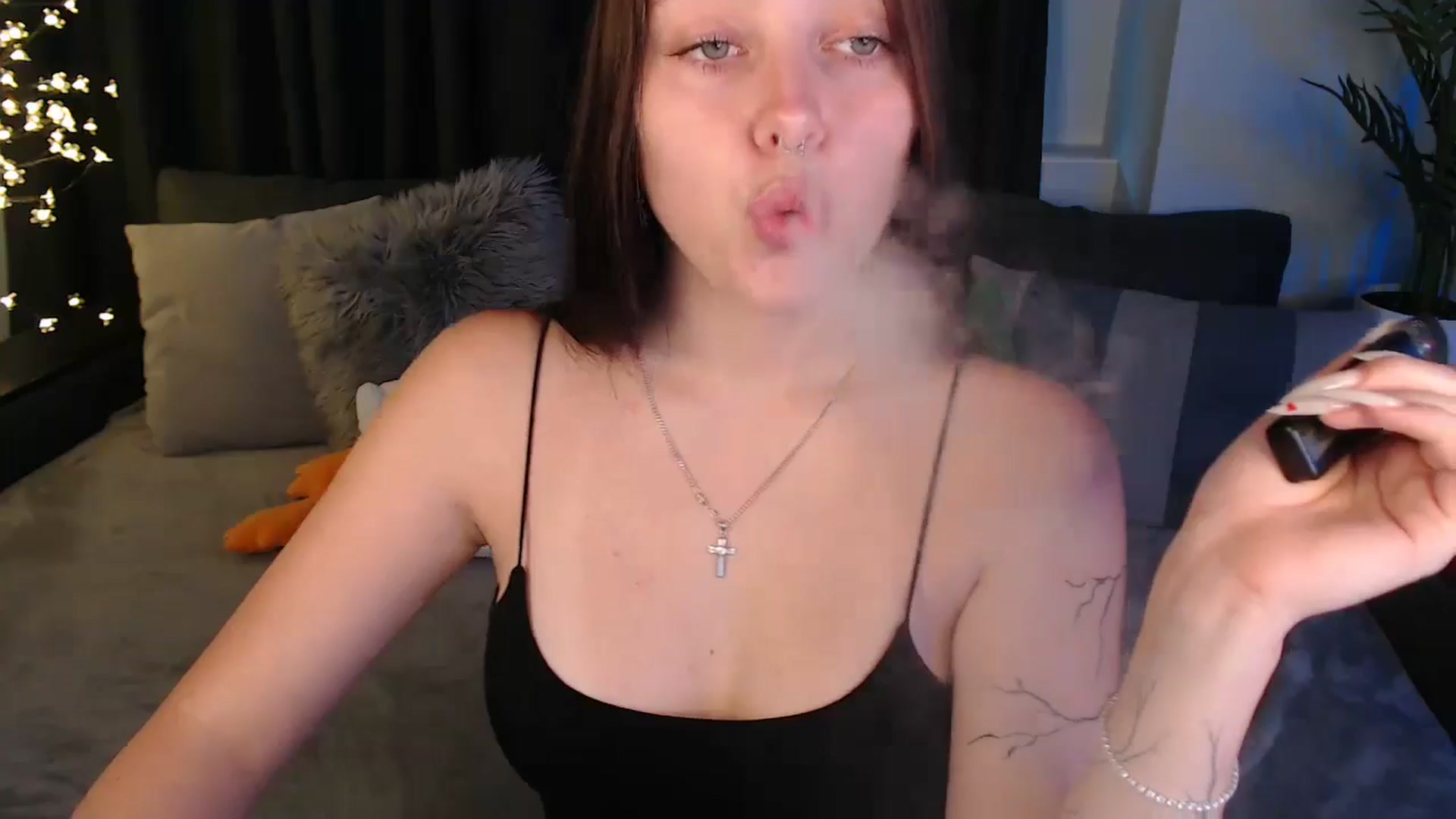 Gallery image thumbnail from SerenaSantos's myfreecams stream on, 08/22/2025, 09:28 image 14 of 20