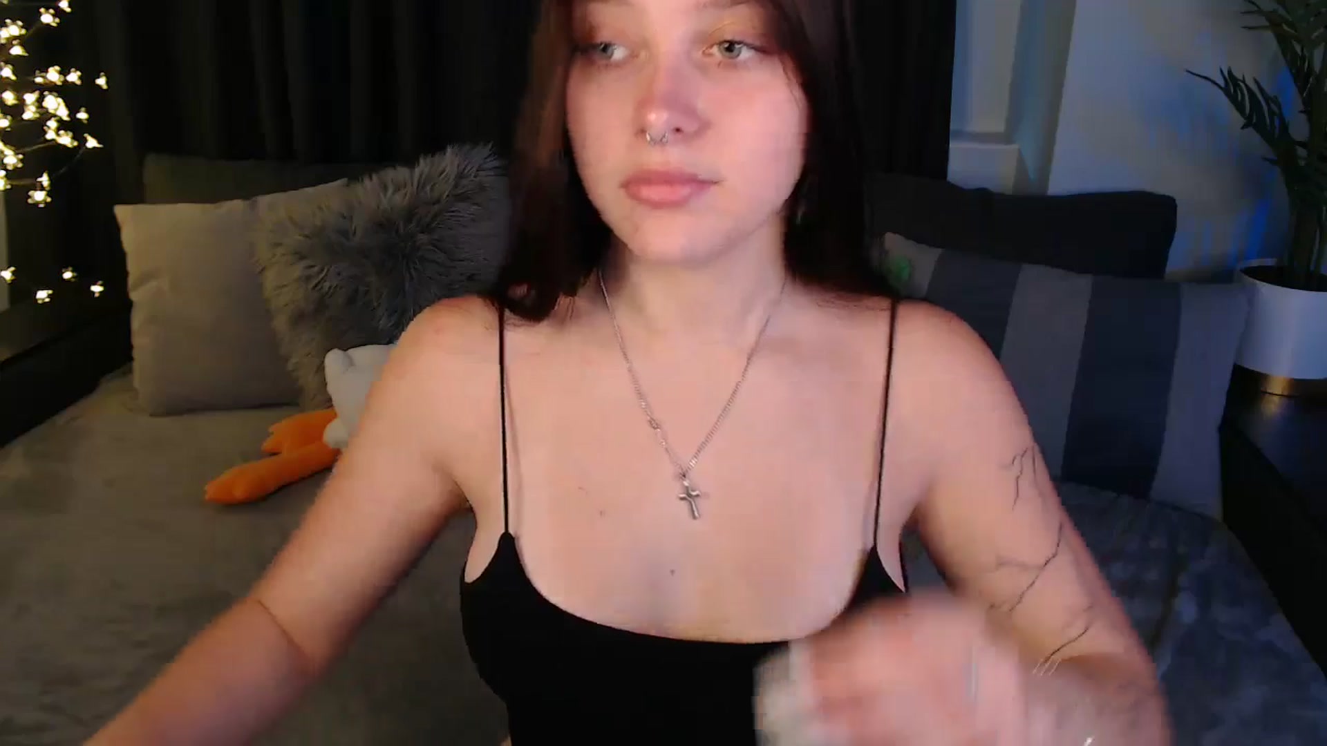 Gallery image thumbnail from SerenaSantos's myfreecams stream on, 08/22/2025, 09:28 image 5 of 20