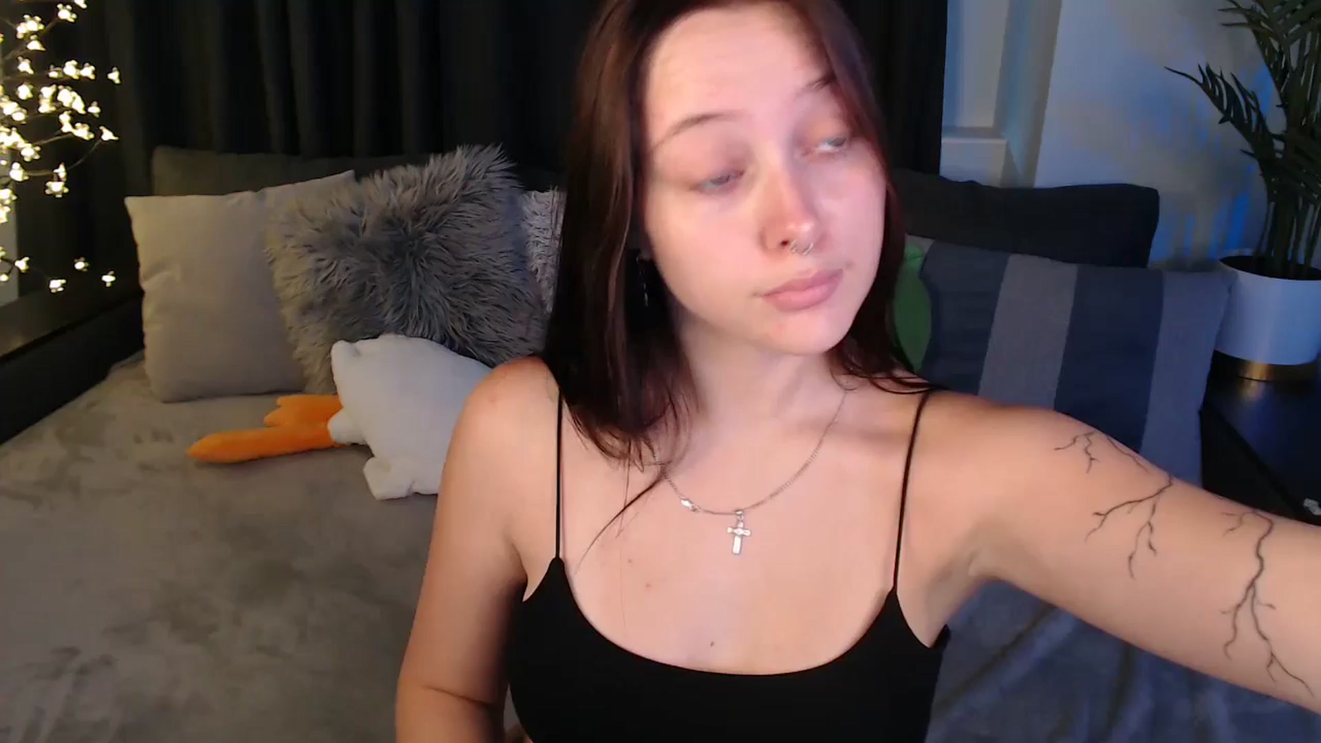 Gallery image thumbnail from SerenaSantos's myfreecams stream on, 08/22/2025, 12:16 image 1 of 20