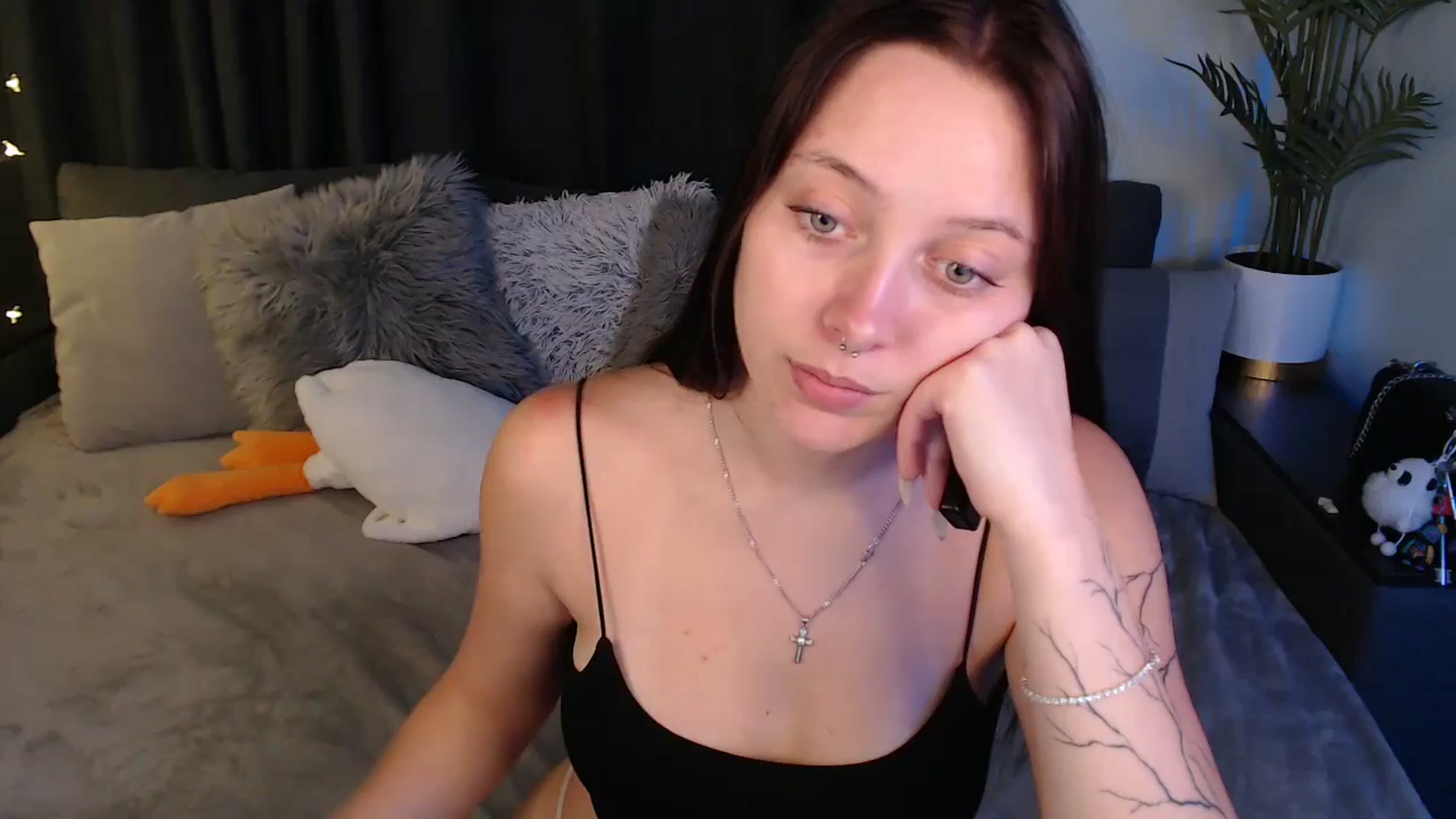 Gallery image thumbnail from SerenaSantos's myfreecams stream on, 08/22/2025, 14:00 image 1 of 20