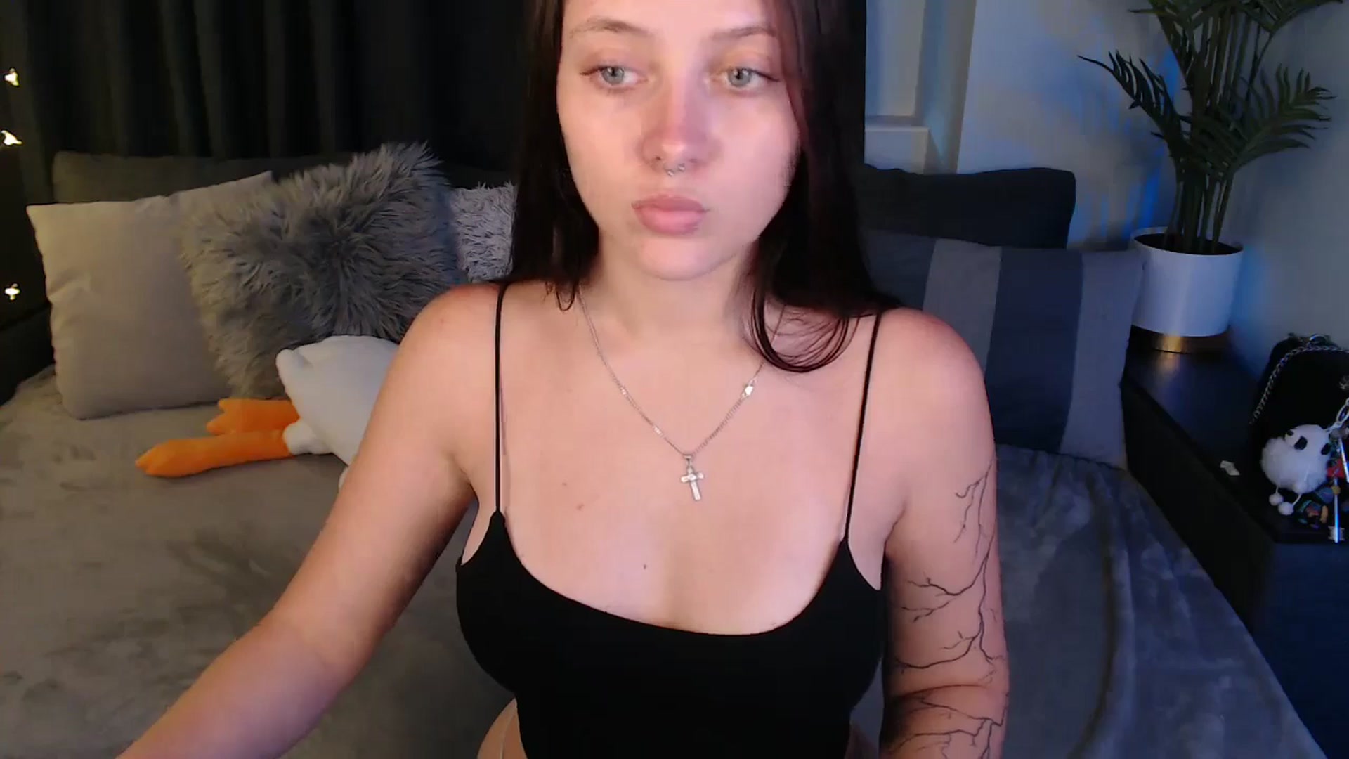 Gallery image thumbnail from SerenaSantos's myfreecams stream on, 08/22/2025, 14:00 image 7 of 20
