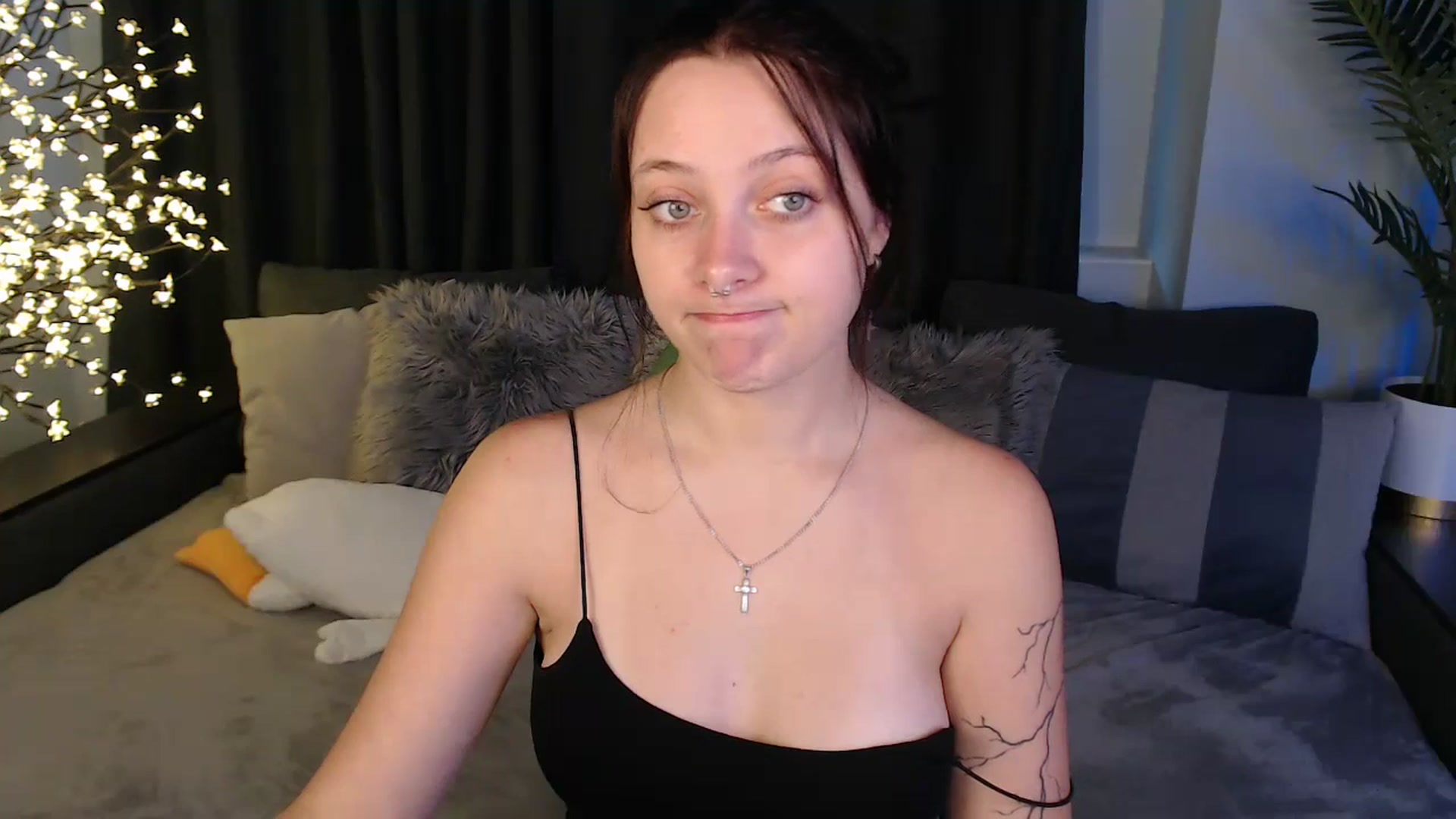 Gallery image thumbnail from SerenaSantos's myfreecams stream on, 08/23/2025, 10:18 image 10 of 20