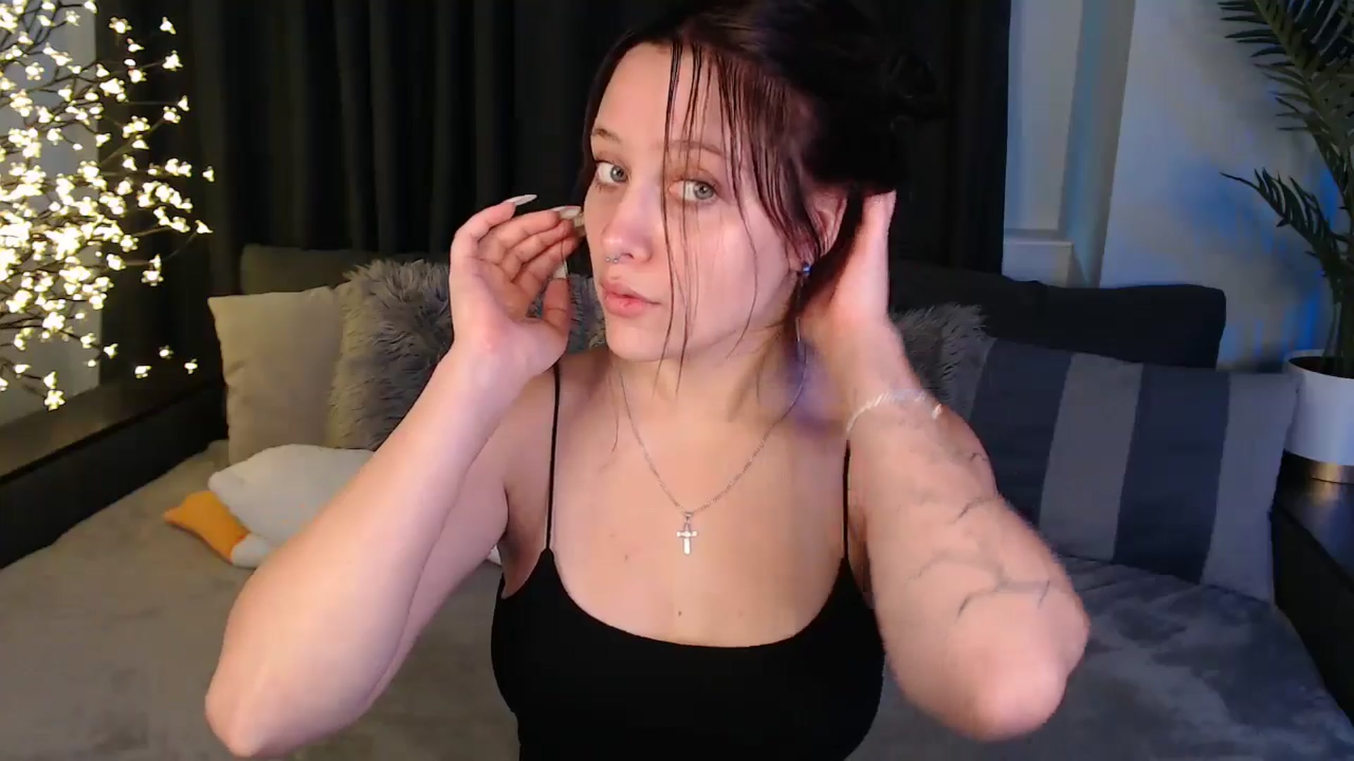Gallery image thumbnail from SerenaSantos's myfreecams stream on, 08/23/2025, 10:18 image 6 of 20