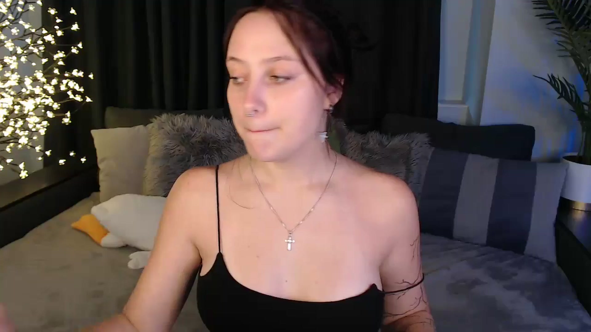 Gallery image thumbnail from SerenaSantos's myfreecams stream on, 08/23/2025, 10:18 image 9 of 20