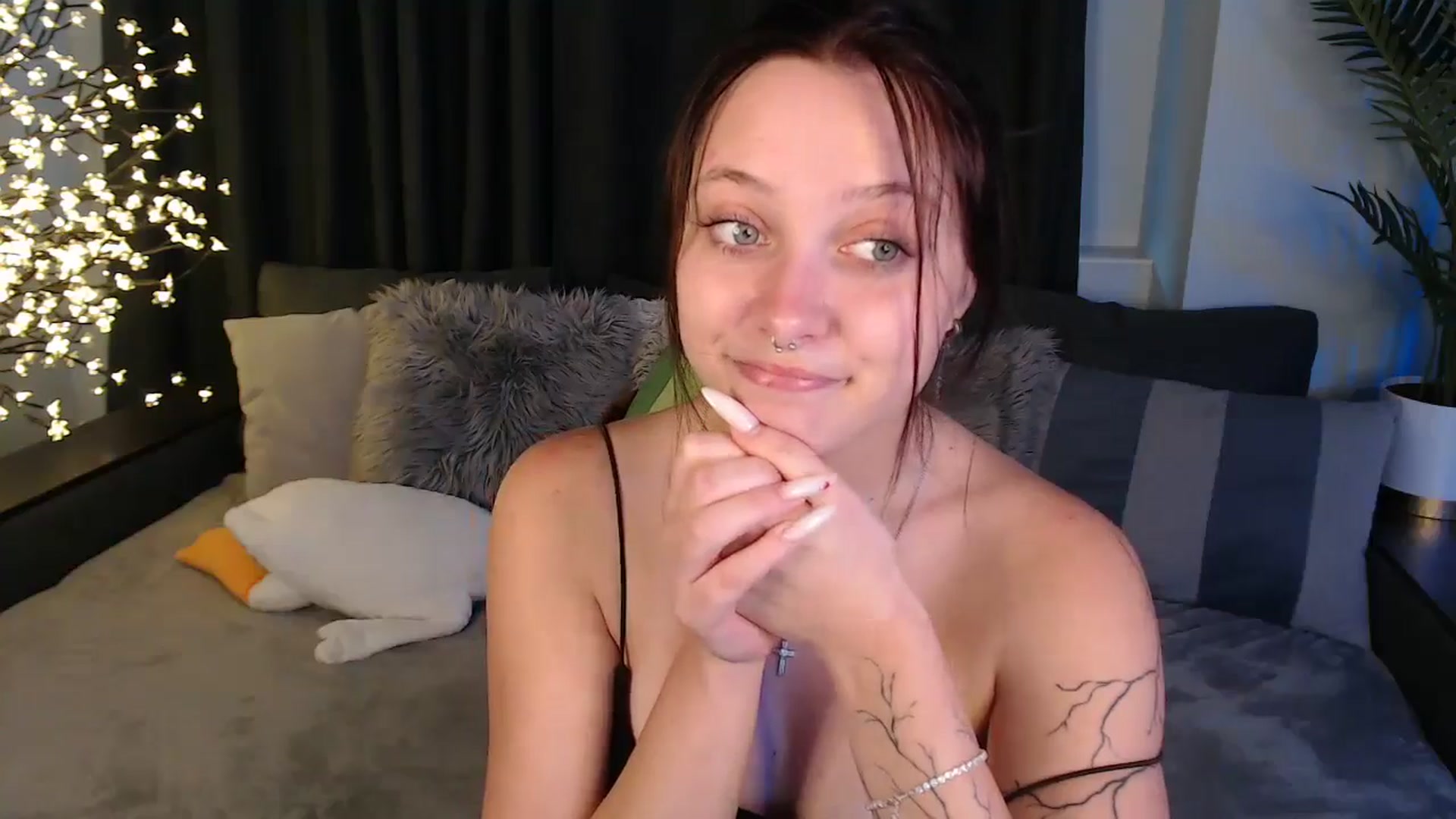 Gallery image thumbnail from SerenaSantos's myfreecams stream on, 08/23/2025, 10:18 image 13 of 20