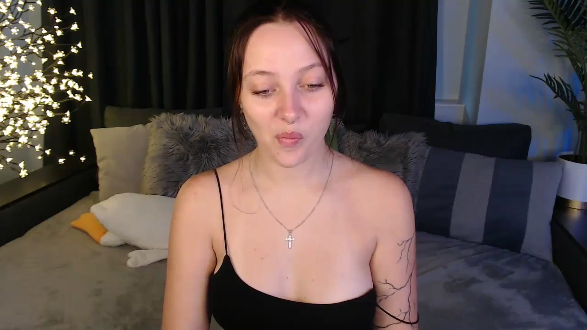 Gallery image thumbnail from SerenaSantos's myfreecams stream on, 08/23/2025, 10:18 image 11 of 20