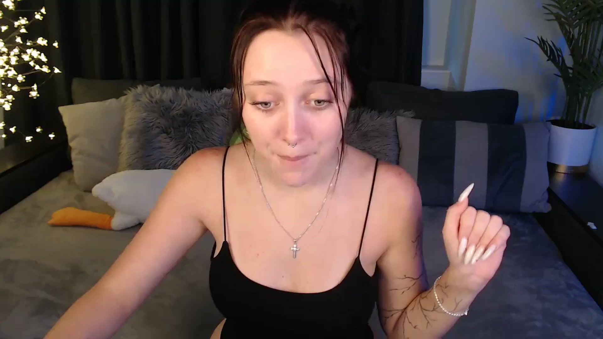 Gallery image thumbnail from SerenaSantos's myfreecams stream on, 08/23/2025, 12:42 image 15 of 20