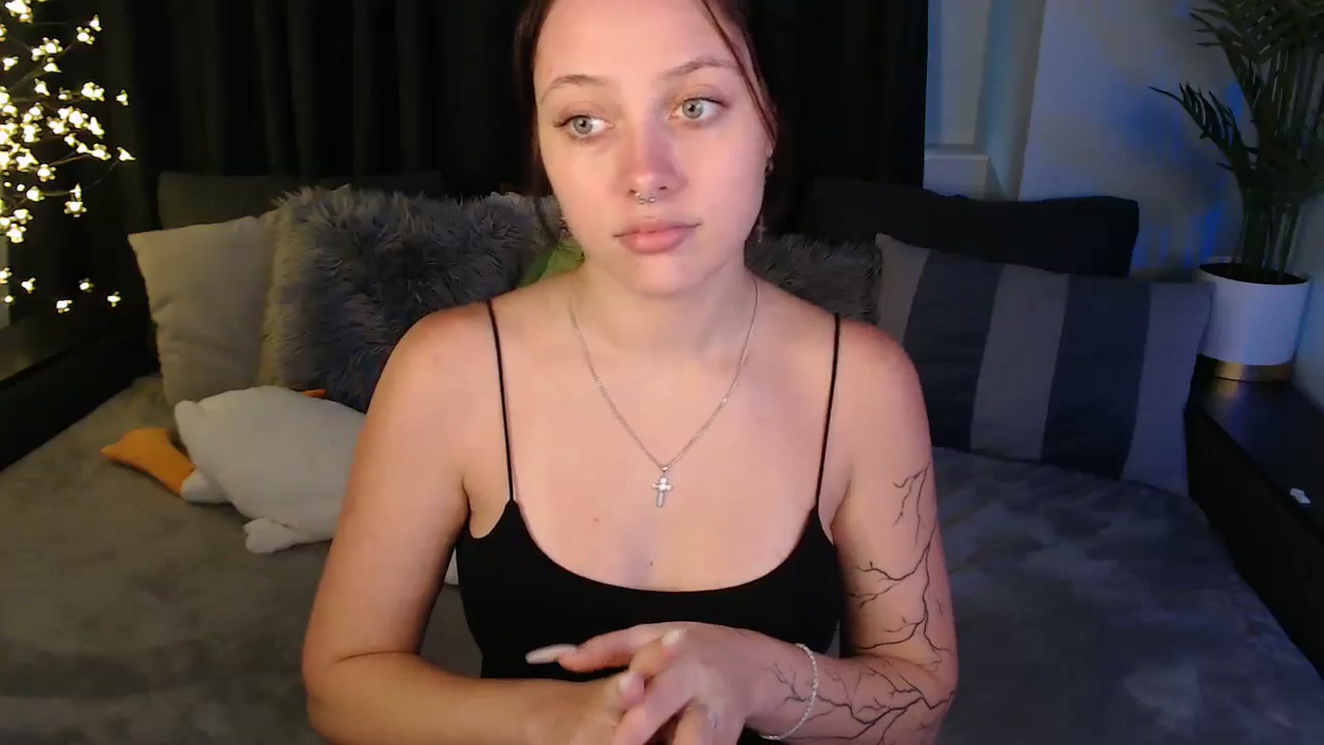 Gallery image thumbnail from SerenaSantos's myfreecams stream on, 08/23/2025, 12:42 image 3 of 20