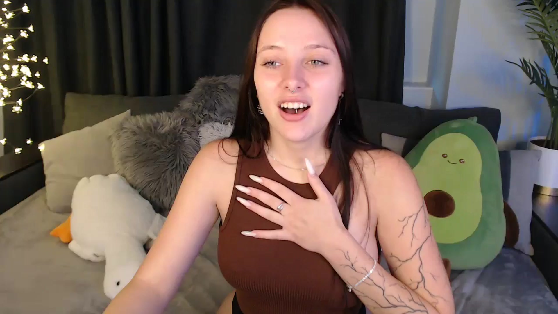Gallery image thumbnail from SerenaSantos's myfreecams stream on, 08/26/2025, 10:53 image 15 of 20