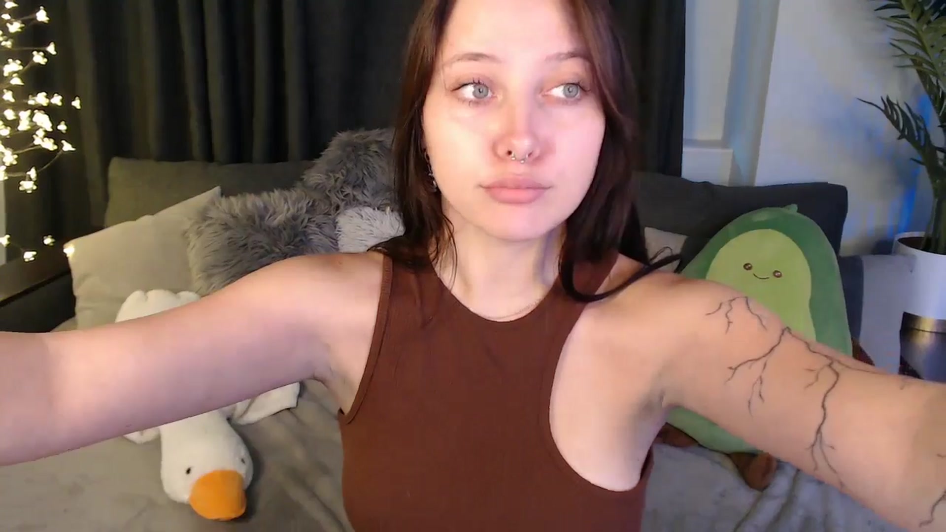 Gallery image thumbnail from SerenaSantos's myfreecams stream on, 08/26/2025, 12:36 image 12 of 20