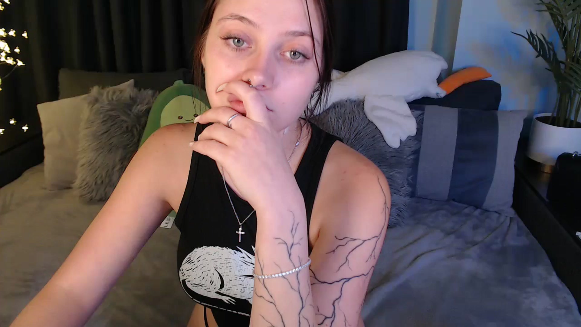 Gallery image thumbnail from SerenaSantos's myfreecams stream on, 09/02/2025, 11:10 image 17 of 20