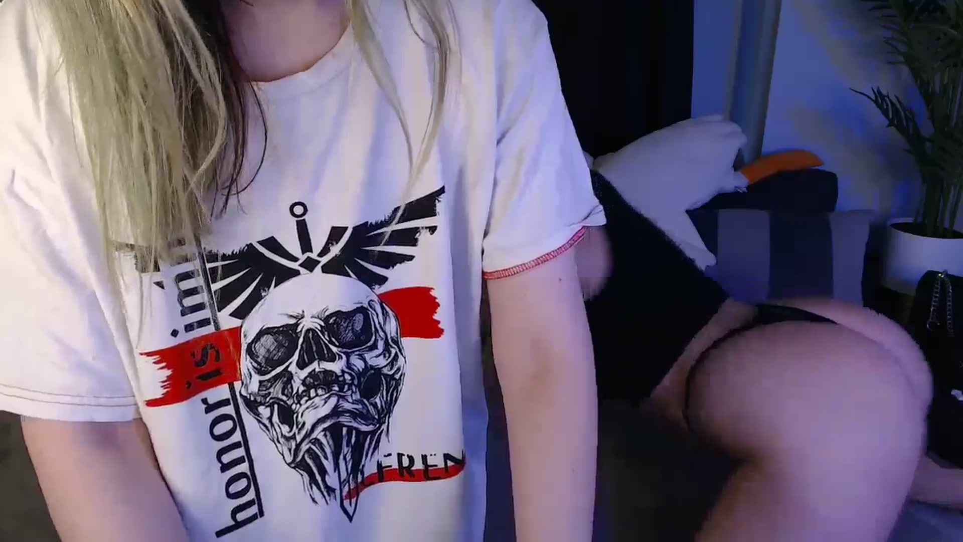 Gallery image thumbnail from SerenaSantos's myfreecams stream on, 09/02/2025, 13:45 image 12 of 20