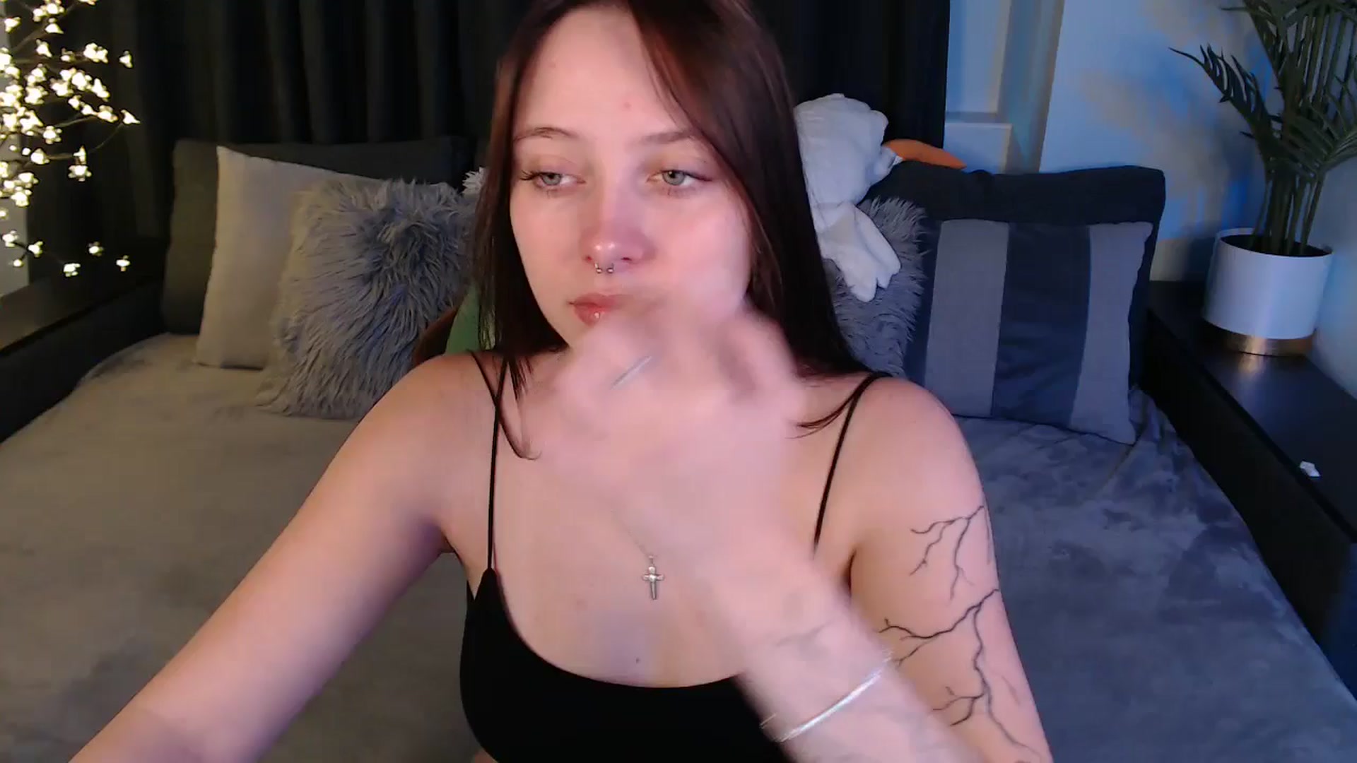 Gallery image thumbnail from SerenaSantos's myfreecams stream on, 09/07/2025, 09:31 image 6 of 20