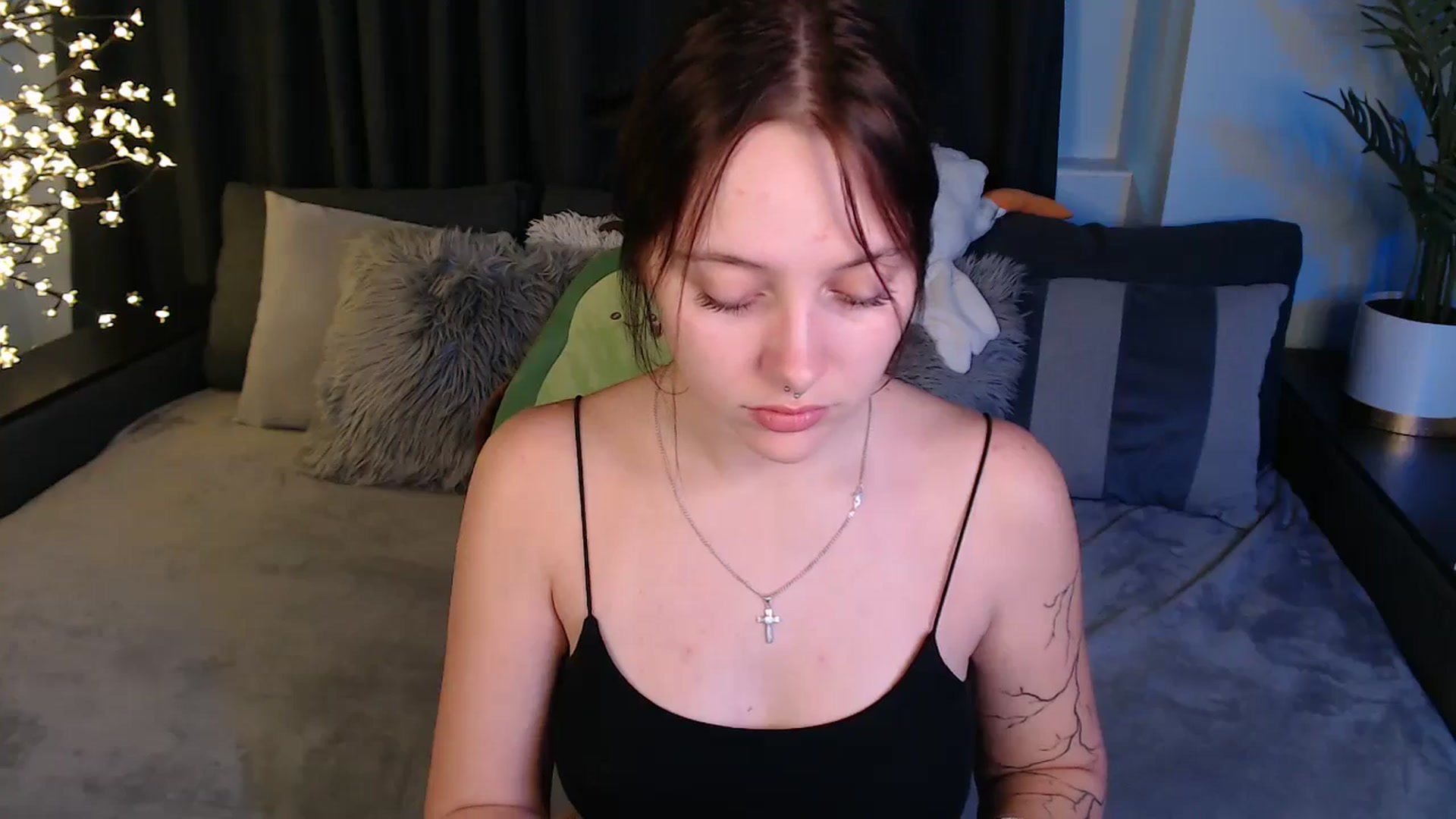 Gallery image thumbnail from SerenaSantos's myfreecams stream on, 09/07/2025, 12:52 image 6 of 20