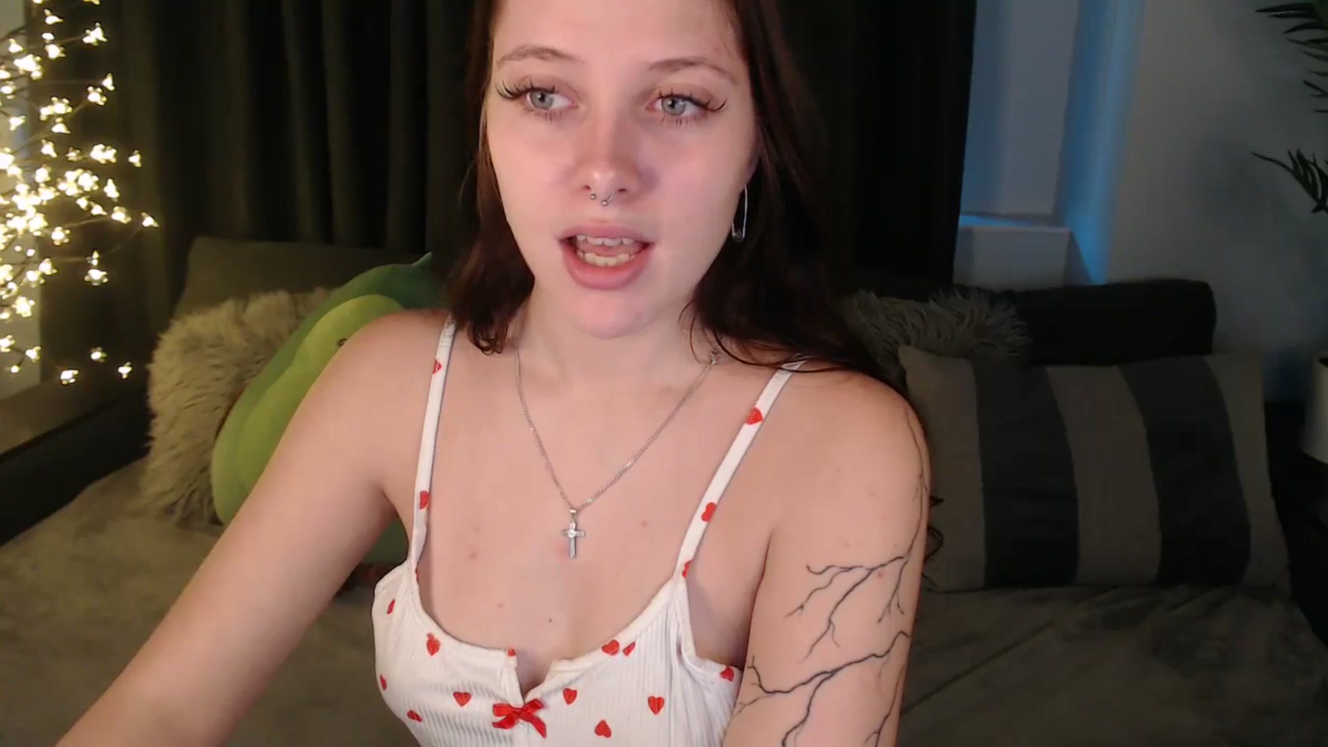 Gallery image thumbnail from SerenaSantos's myfreecams stream on, 10/05/2025, 11:35 image 9 of 20