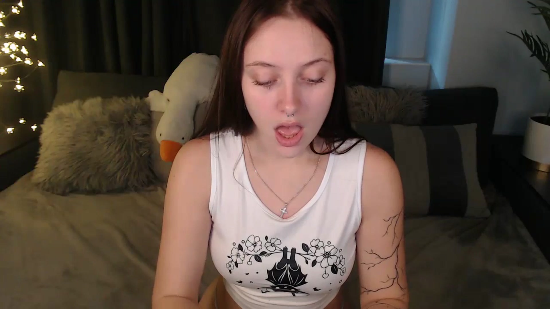 Gallery image thumbnail from SerenaSantos's myfreecams stream on, 10/06/2025, 12:02 image 20 of 20