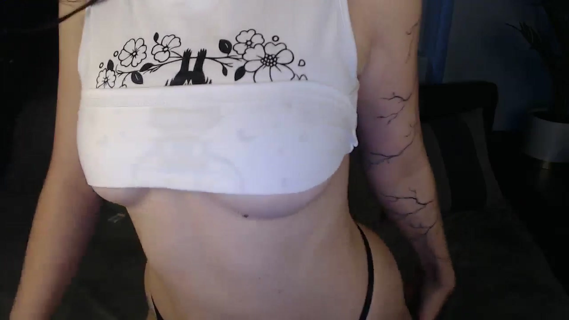 Gallery image thumbnail from SerenaSantos's myfreecams stream on, 10/07/2025, 09:36 image 14 of 20