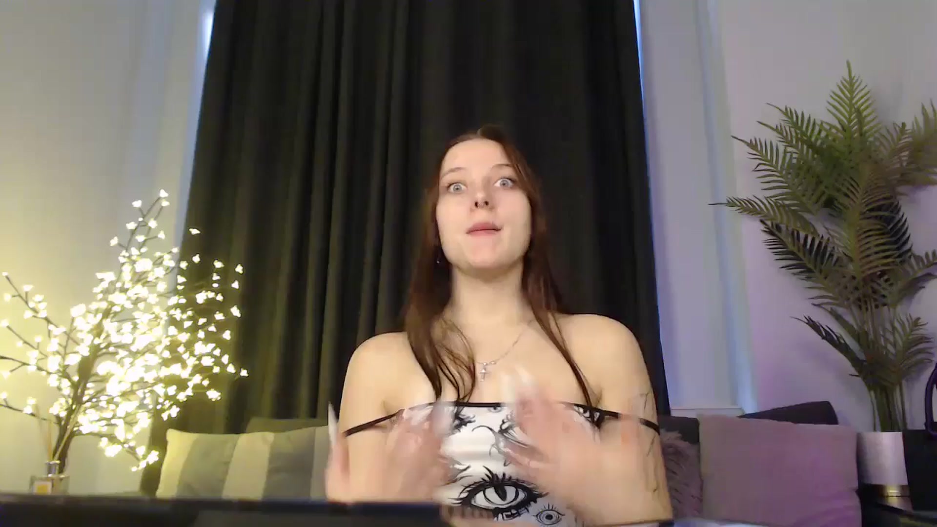Gallery image thumbnail from SerenaSantos's myfreecams stream on, 10/14/2025, 11:11 image 1 of 20