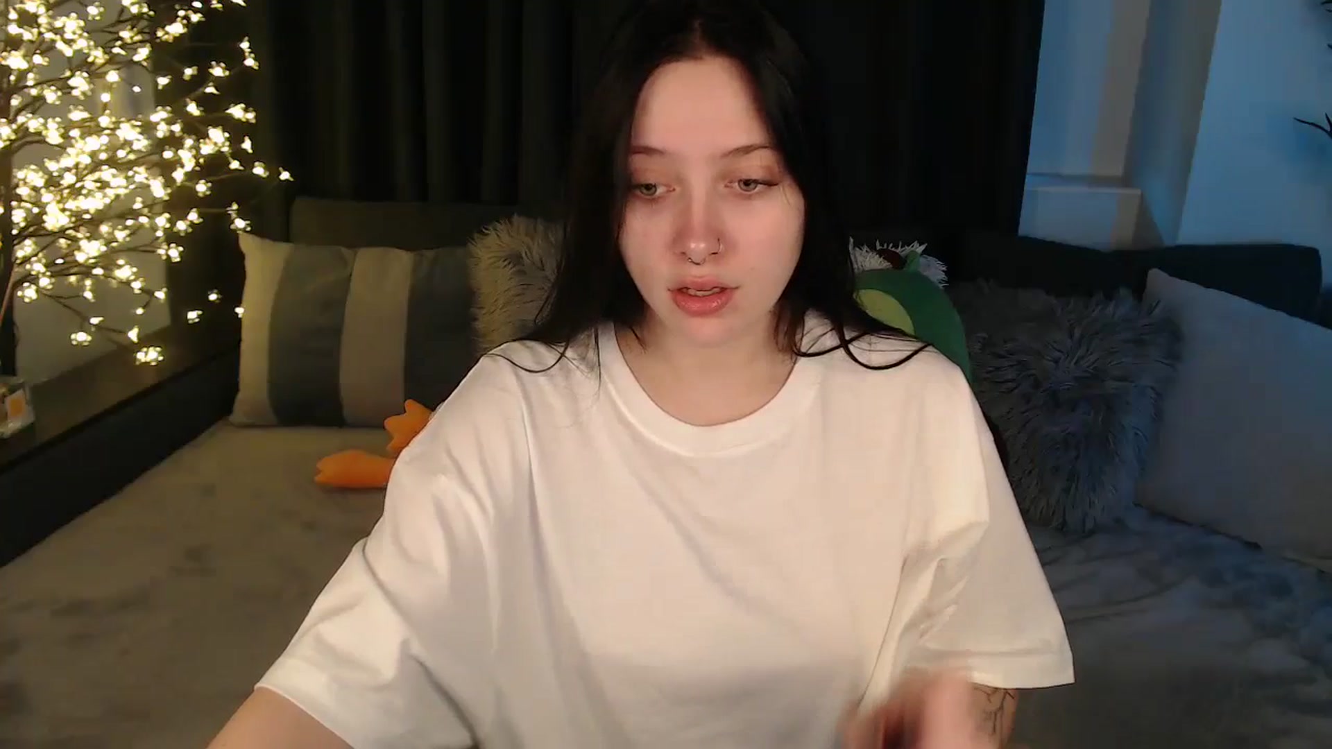 Gallery image thumbnail from SerenaSantos's myfreecams stream on, 11/02/2025, 09:51 image 6 of 20