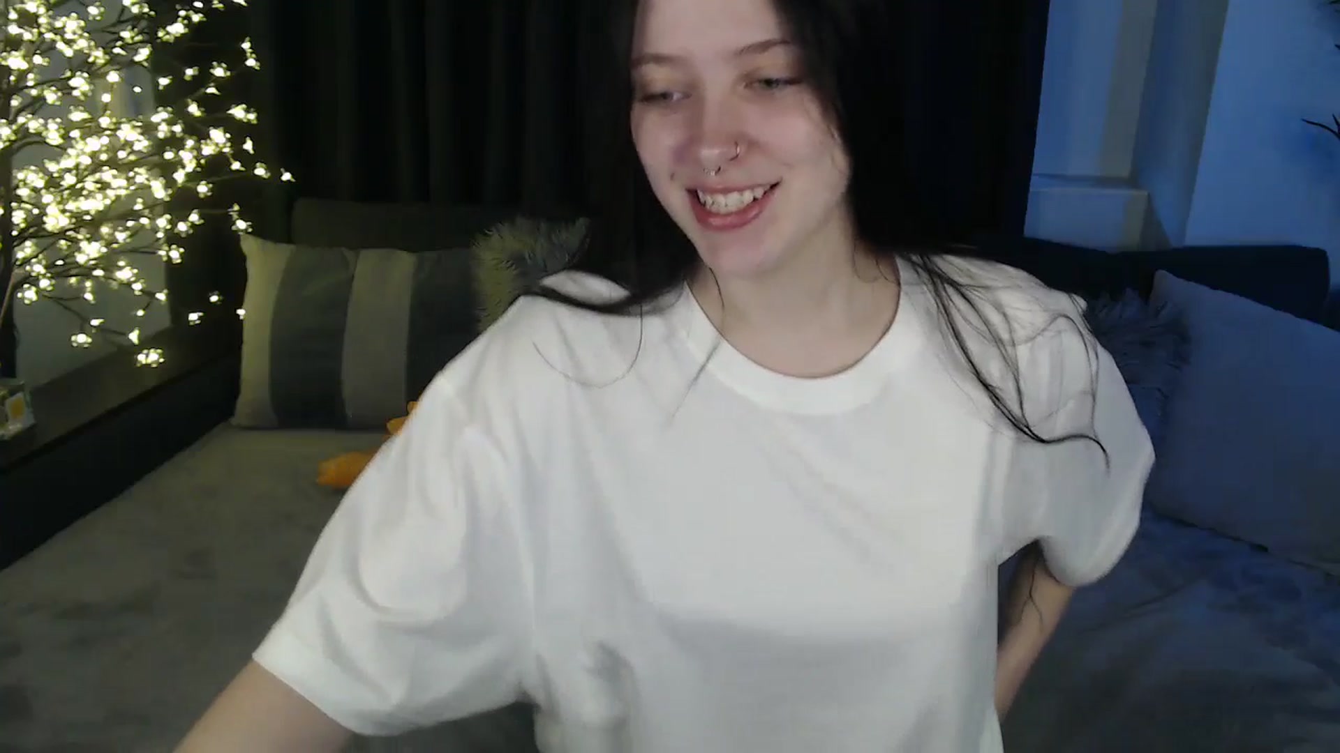 Gallery image thumbnail from SerenaSantos's myfreecams stream on, 11/02/2025, 09:51 image 10 of 20