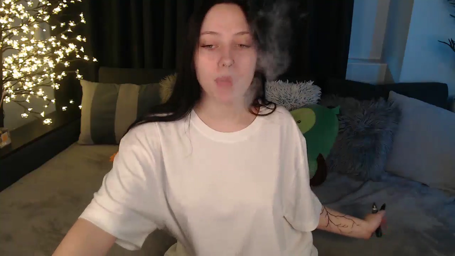Gallery image thumbnail from SerenaSantos's myfreecams stream on, 11/02/2025, 10:14 image 16 of 20