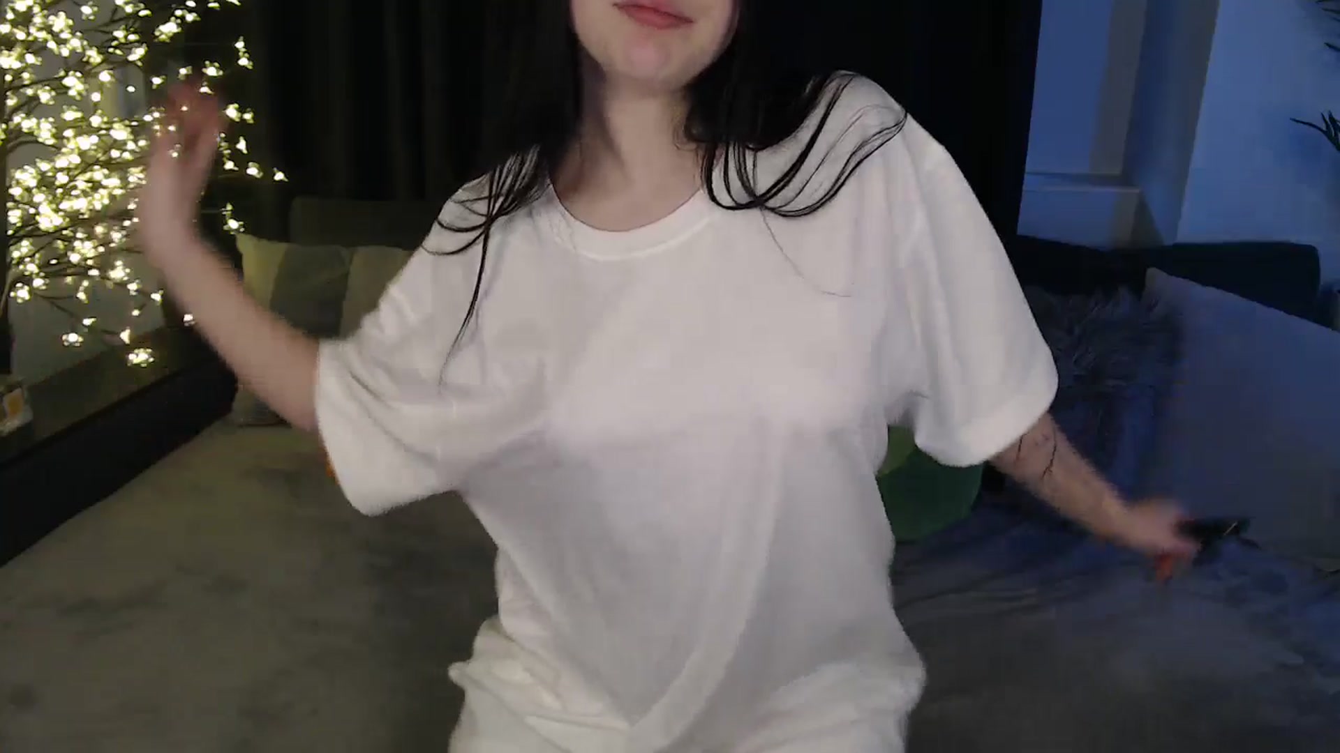 Gallery image thumbnail from SerenaSantos's myfreecams stream on, 11/02/2025, 10:14 image 6 of 20