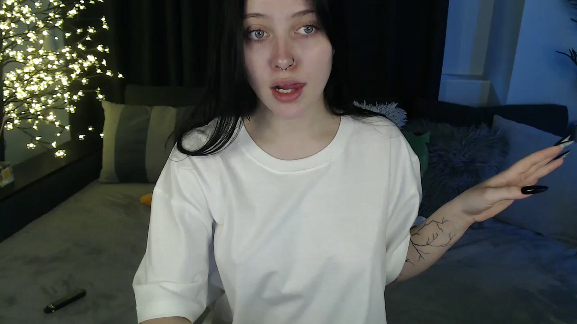 Gallery image thumbnail from SerenaSantos's myfreecams stream on, 11/02/2025, 10:14 image 13 of 20