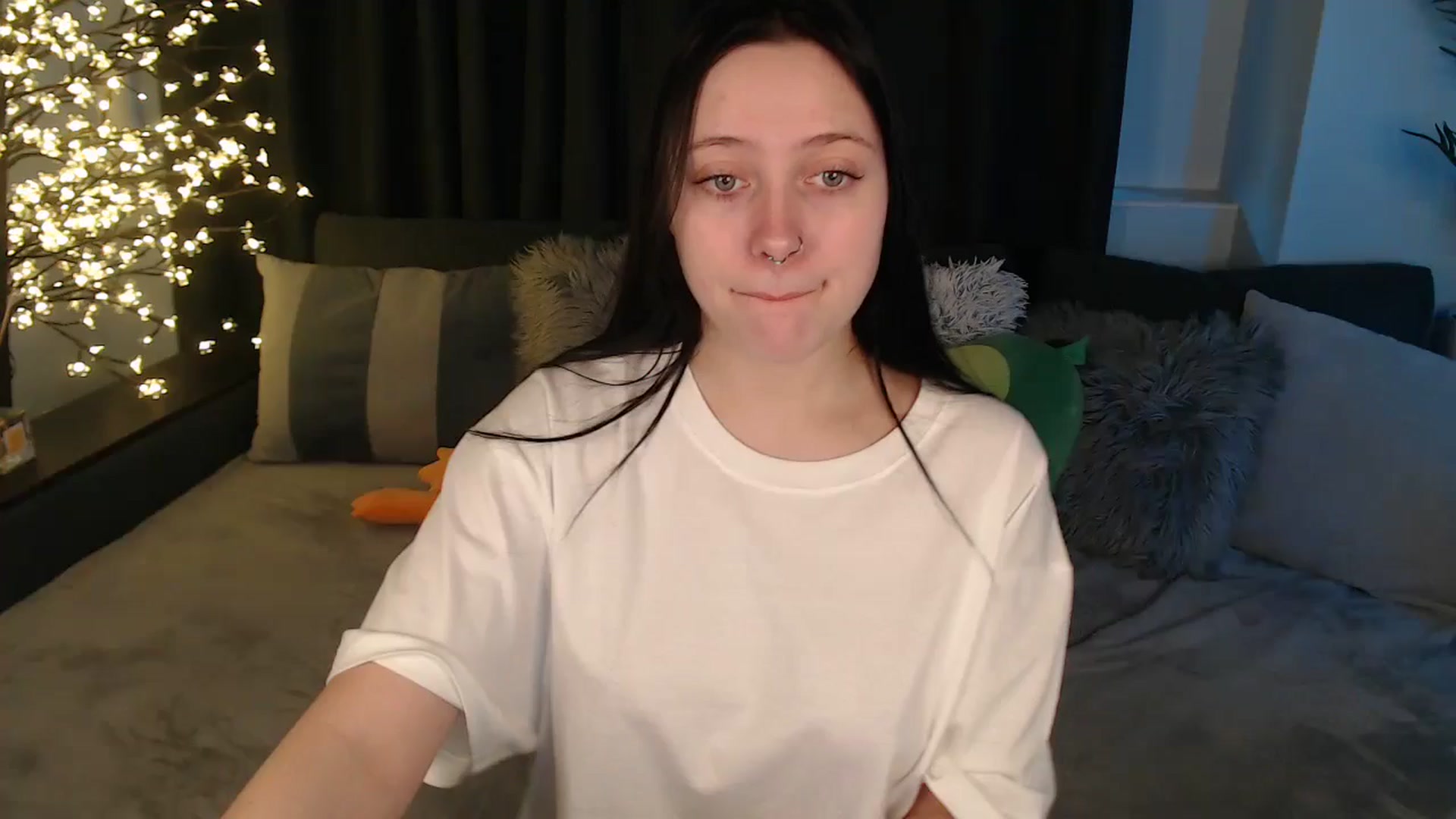 Gallery image thumbnail from SerenaSantos's myfreecams stream on, 11/02/2025, 10:14 image 18 of 20