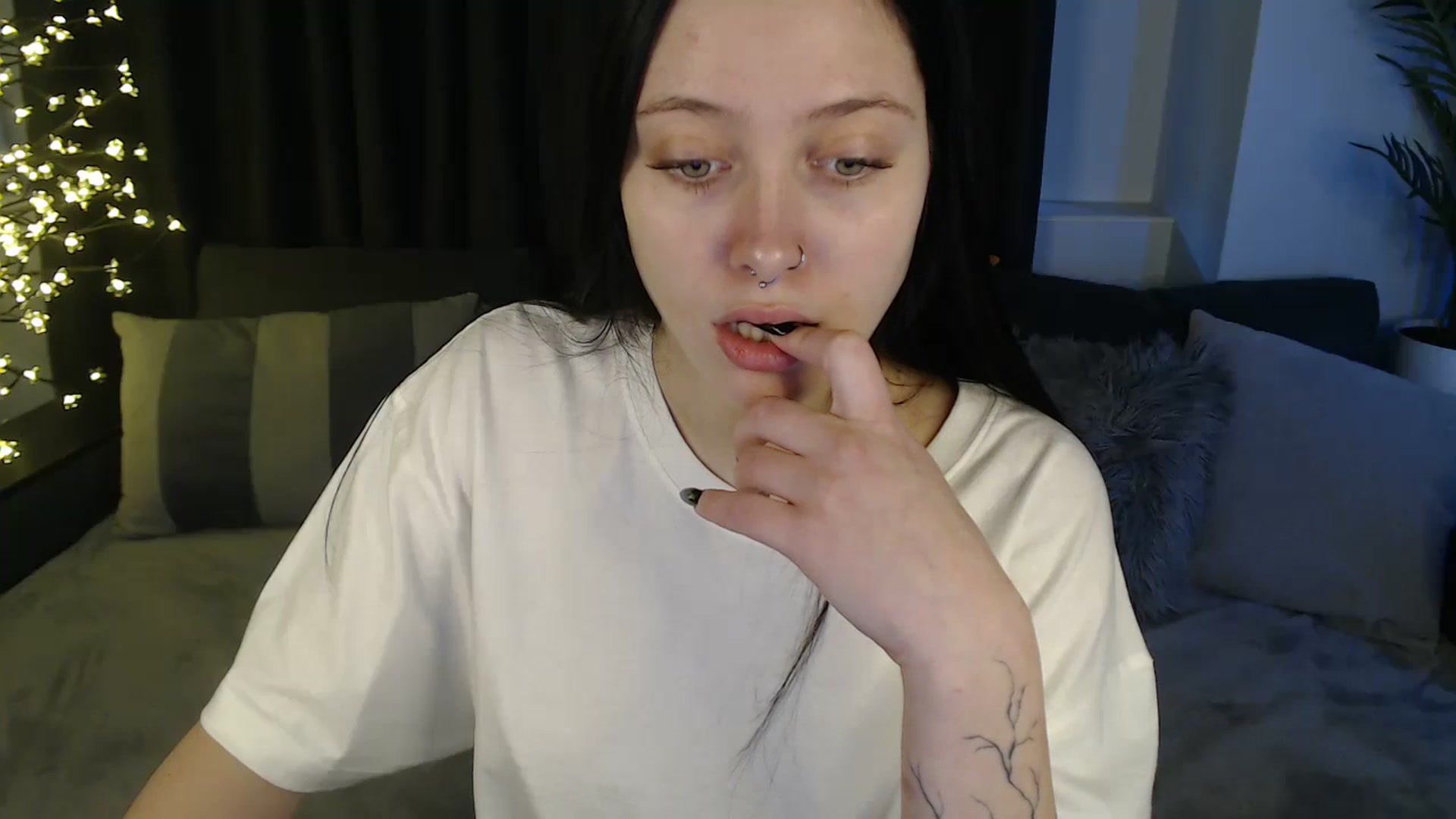 Gallery image thumbnail from SerenaSantos's myfreecams stream on, 11/02/2025, 11:32 image 6 of 20