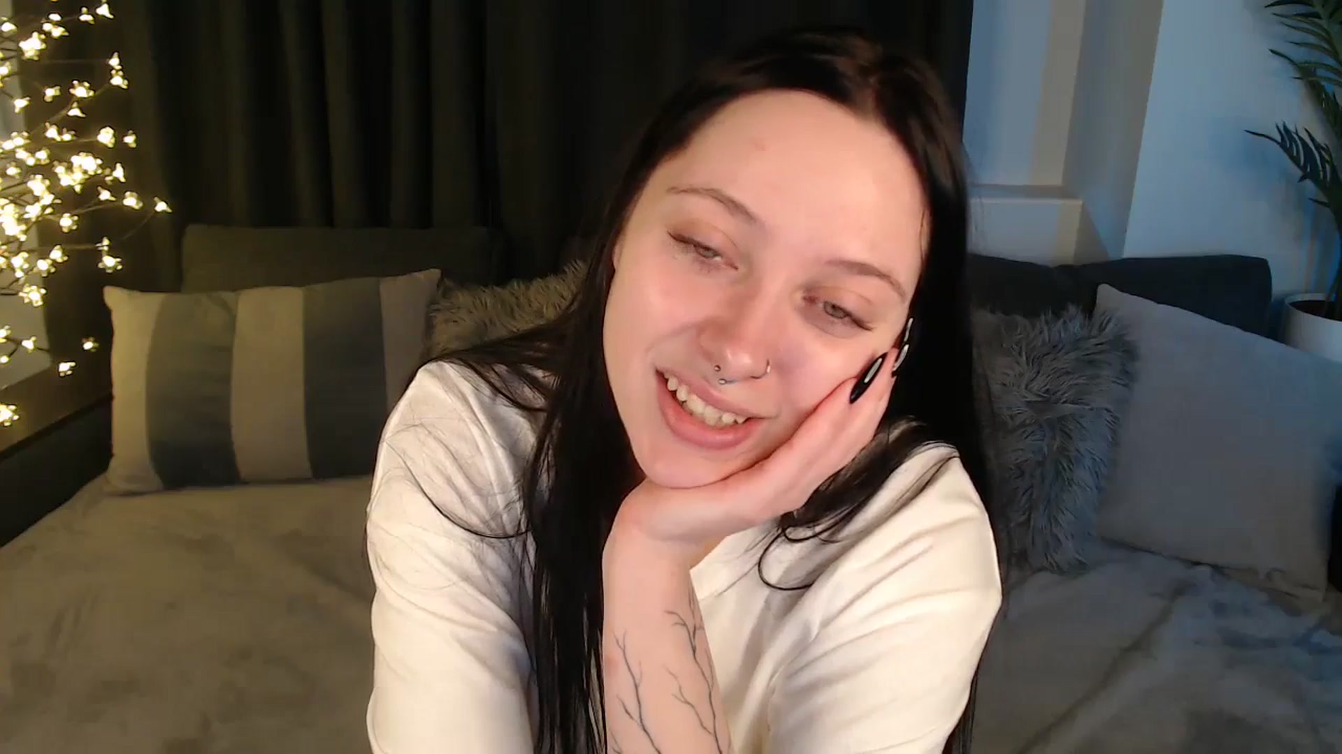 Gallery image thumbnail from SerenaSantos's myfreecams stream on, 11/02/2025, 11:32 image 11 of 20