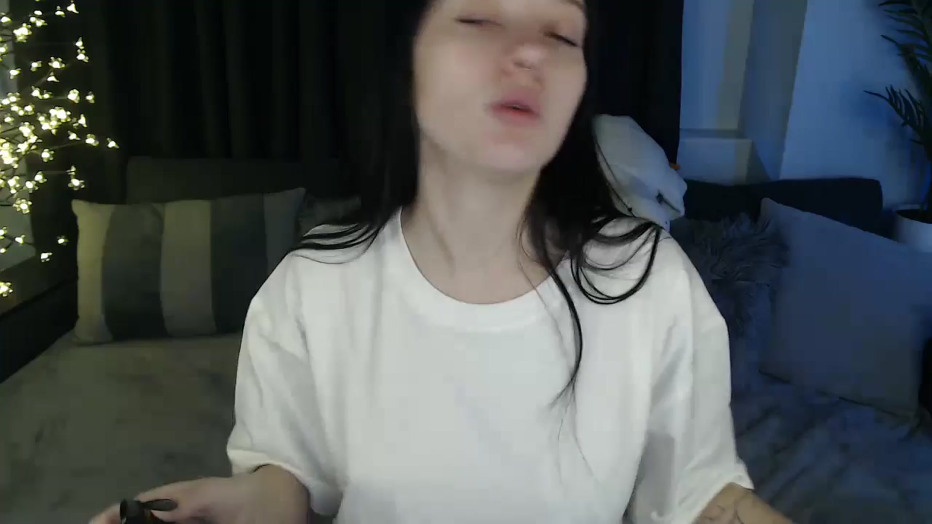 Gallery image thumbnail from SerenaSantos's myfreecams stream on, 11/02/2025, 11:32 image 1 of 20