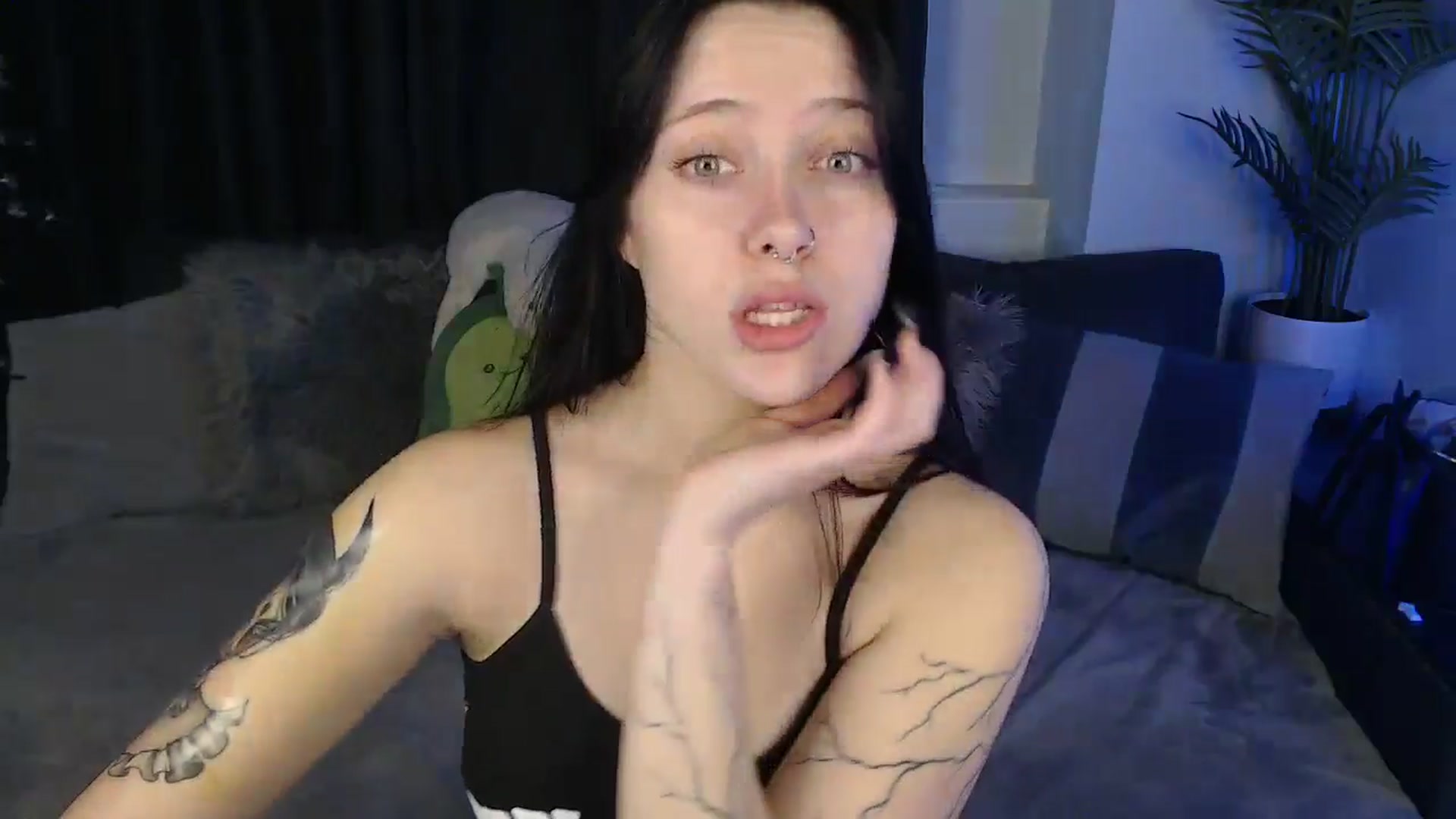 Gallery image thumbnail from SerenaSantos's myfreecams stream on, 11/10/2025, 11:28 image 6 of 20