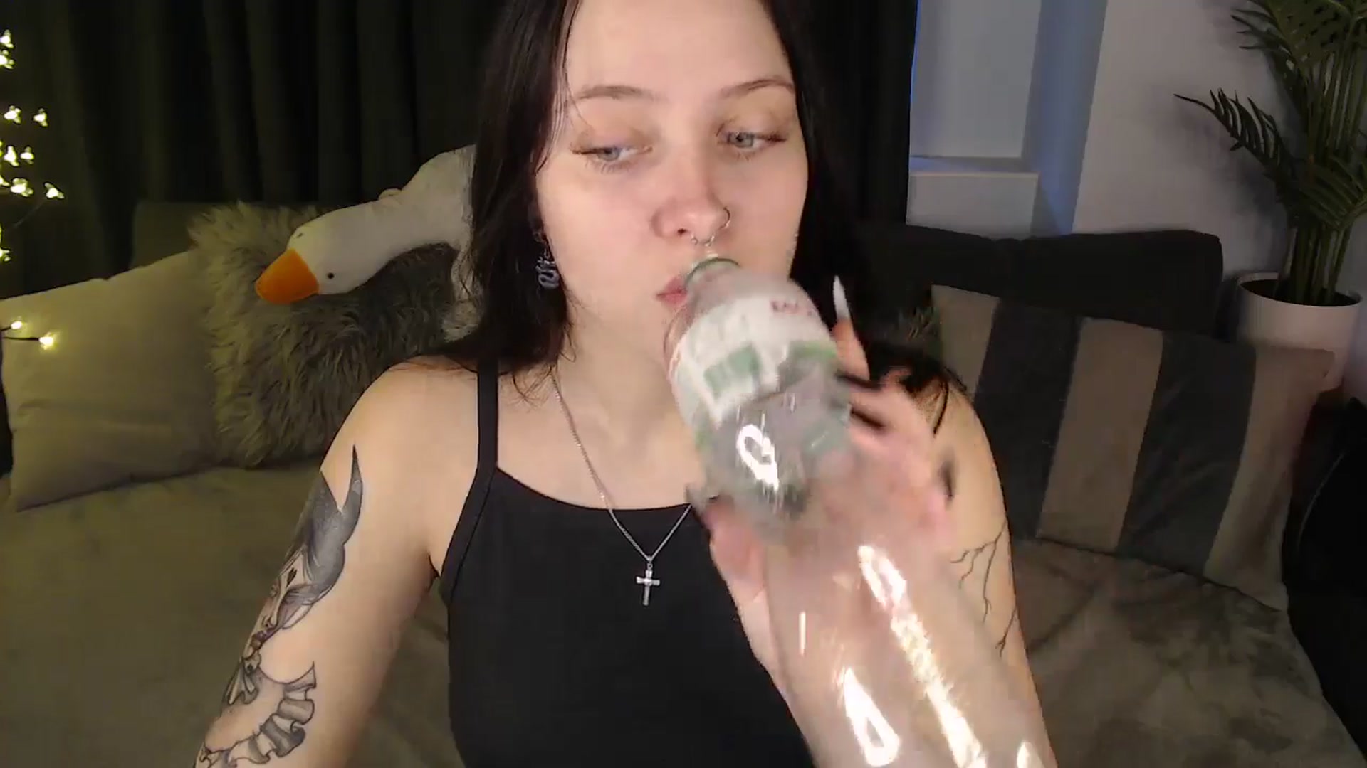 Gallery image thumbnail from SerenaSantos's myfreecams stream on, 11/12/2025, 13:01 image 14 of 20