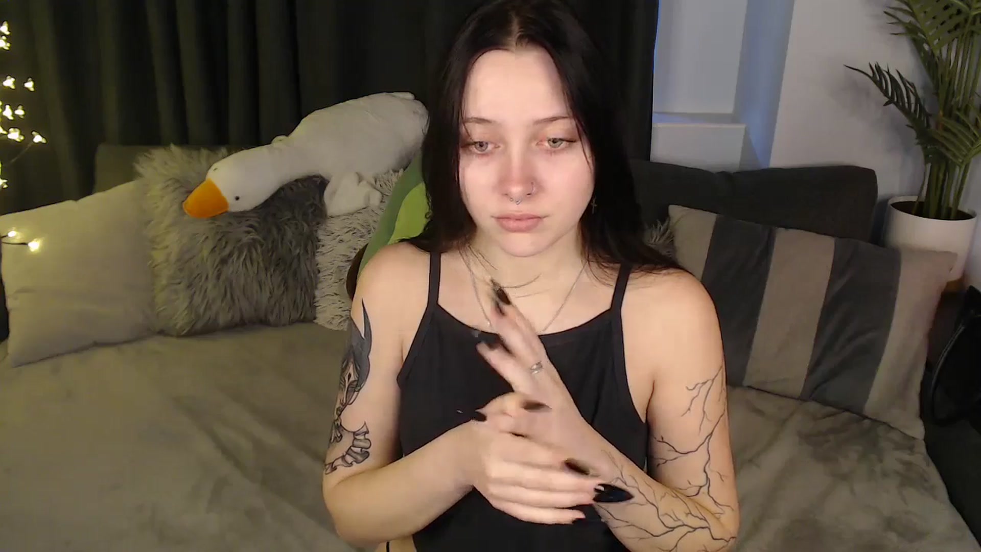 Gallery image thumbnail from SerenaSantos's myfreecams stream on, 11/12/2025, 13:01 image 16 of 20